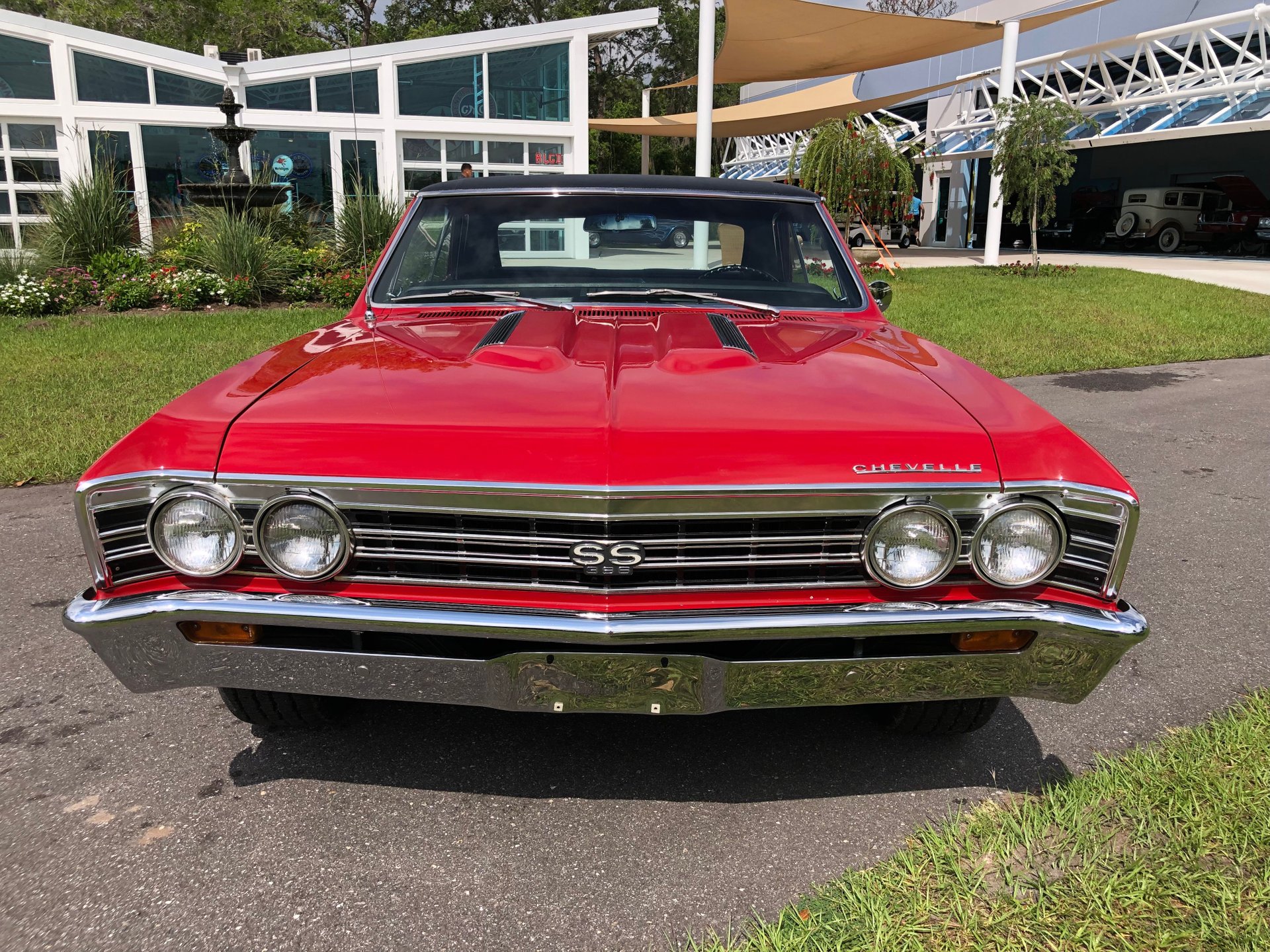 Vehicle photo 4