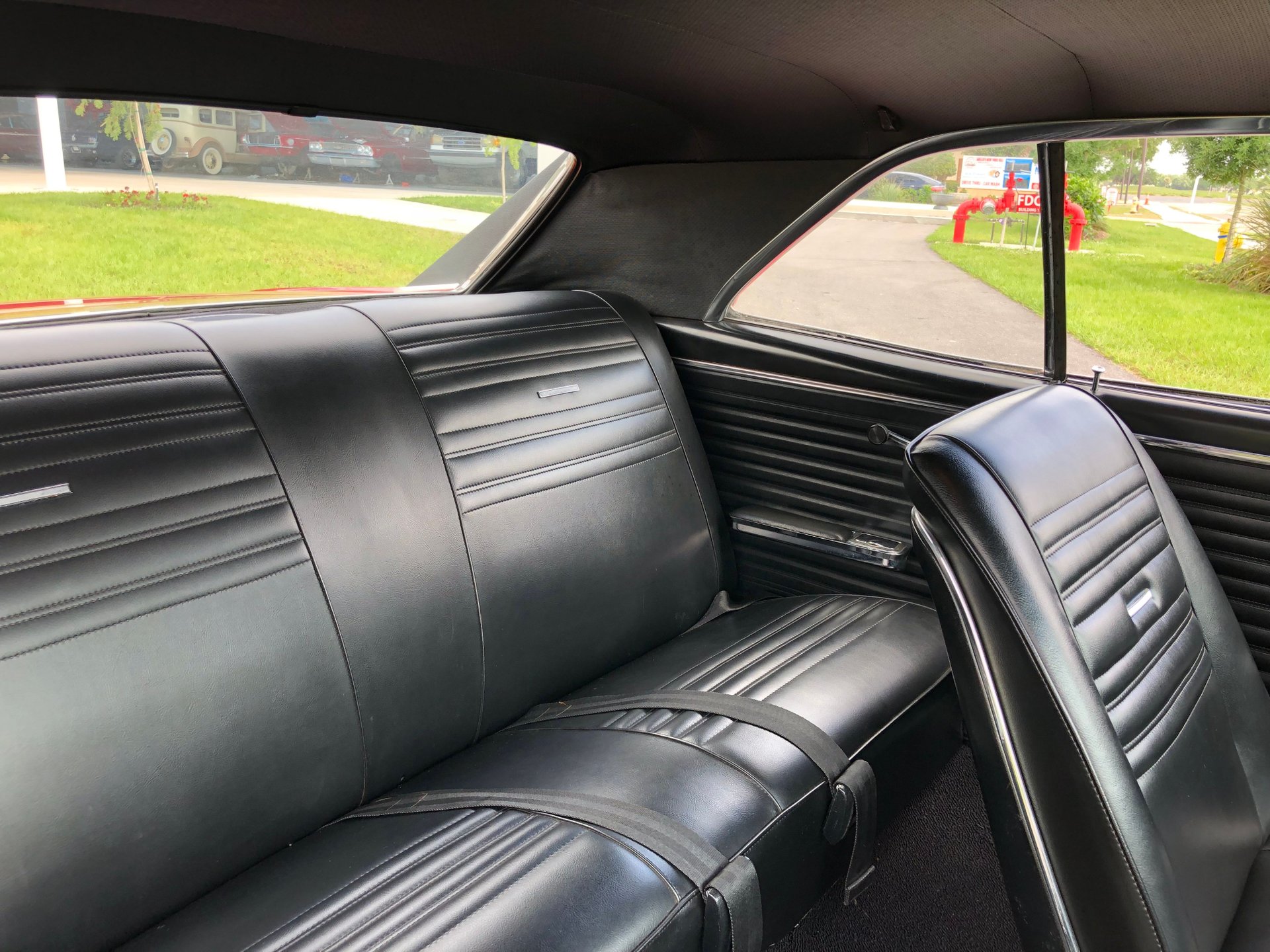 Vehicle photo 25