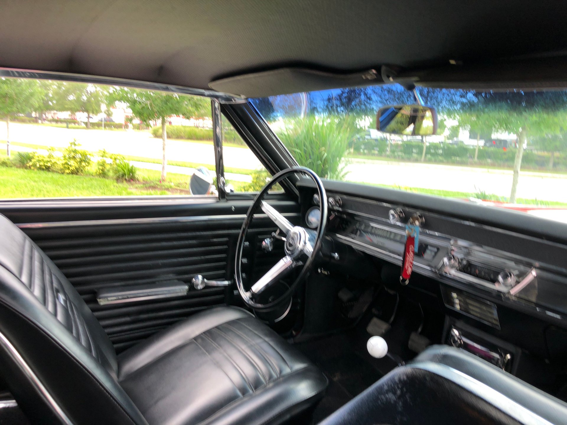 Vehicle photo 26