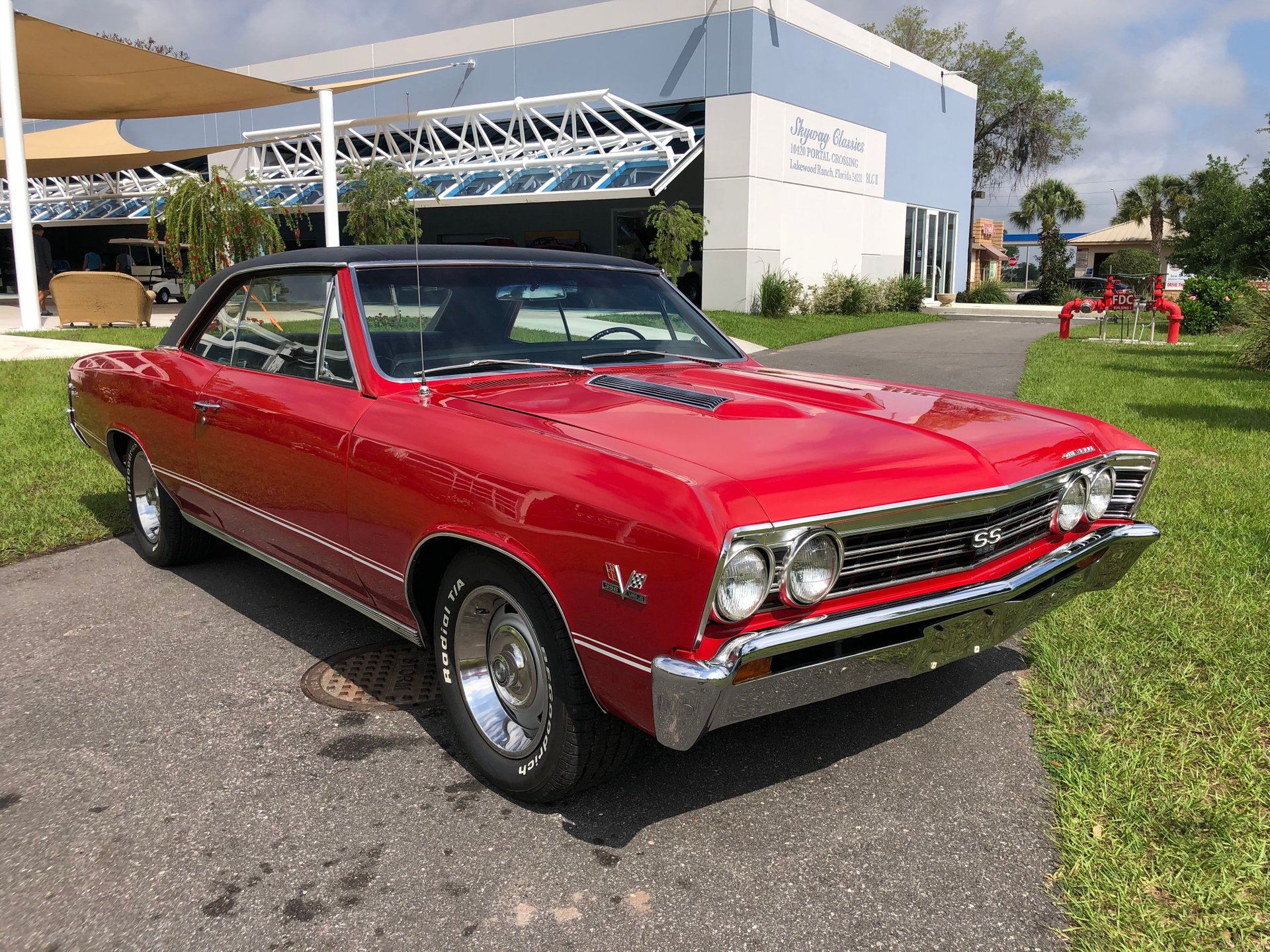 Vehicle photo 5