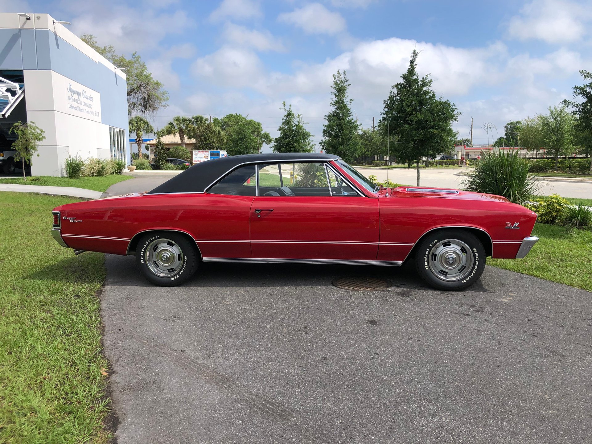 Vehicle photo 6