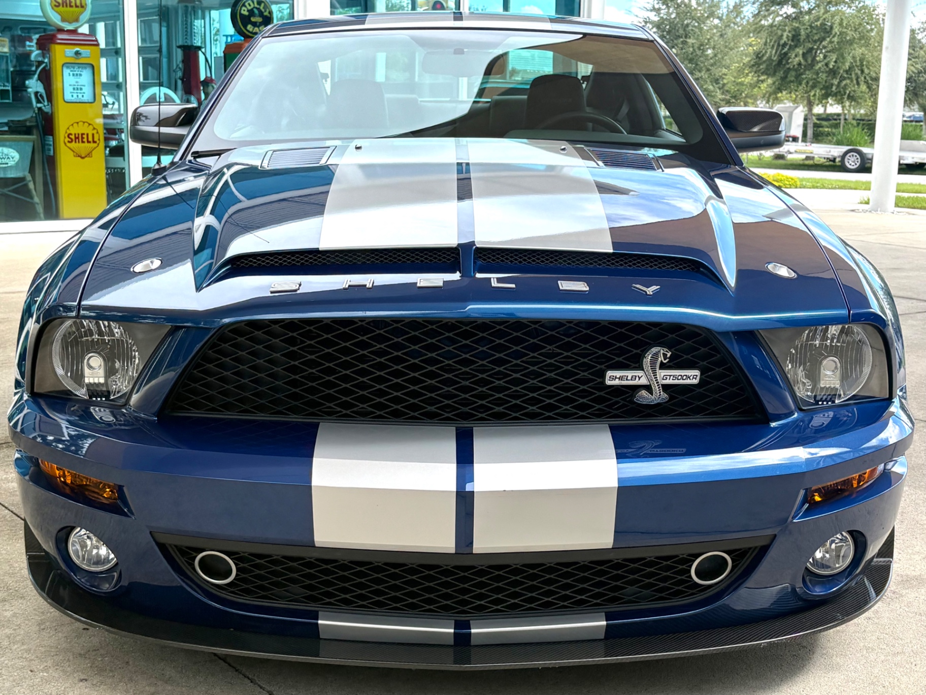 Vehicle photo 2