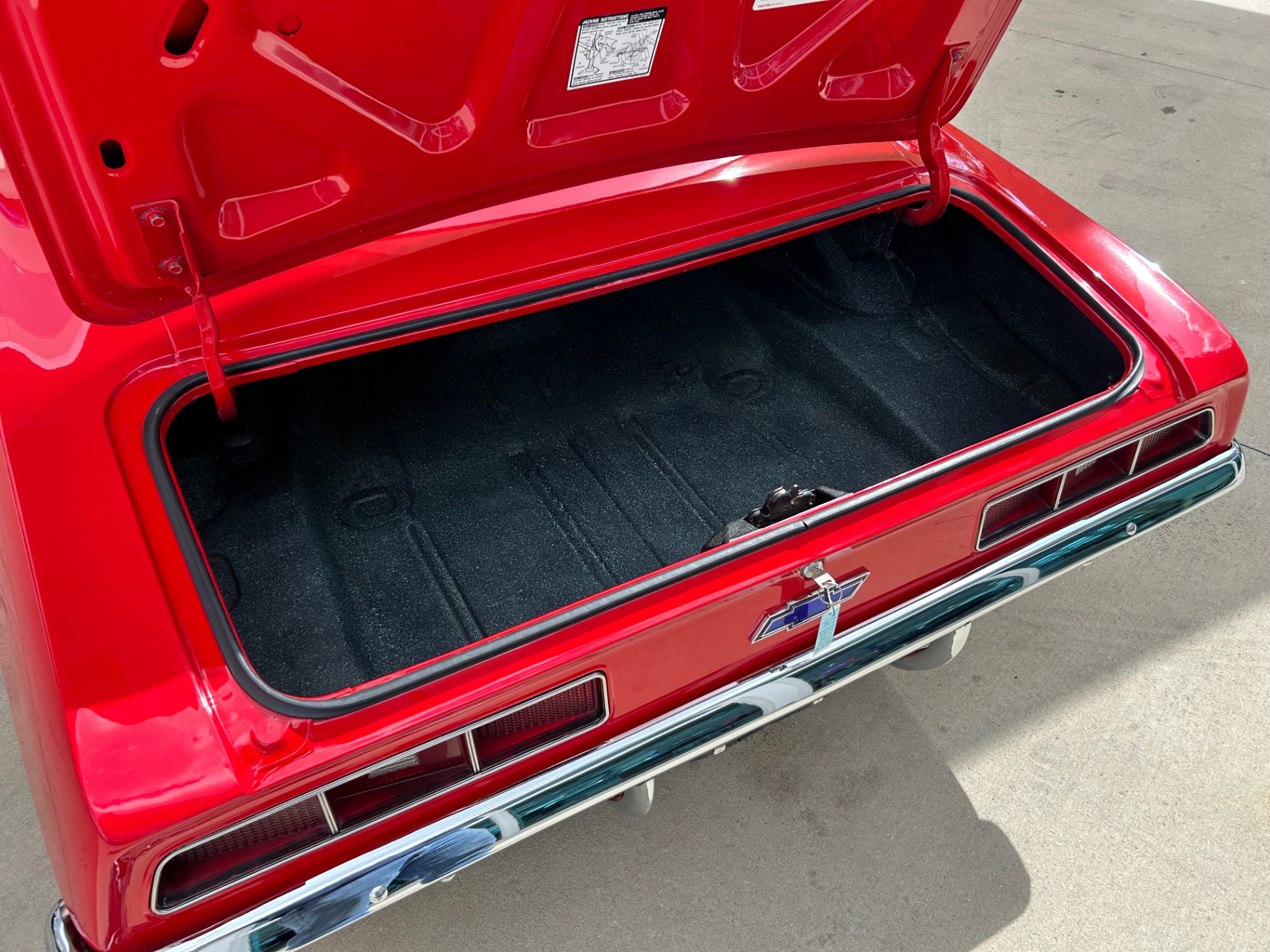 Vehicle photo 9