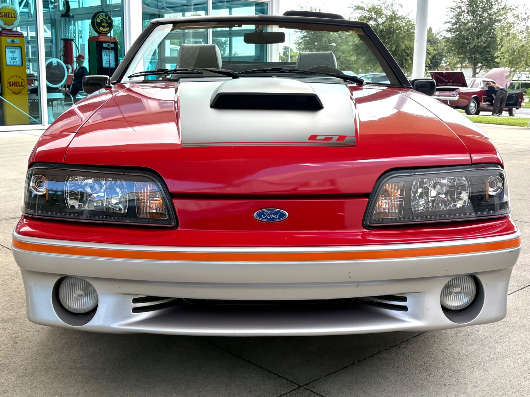Vehicle photo 2