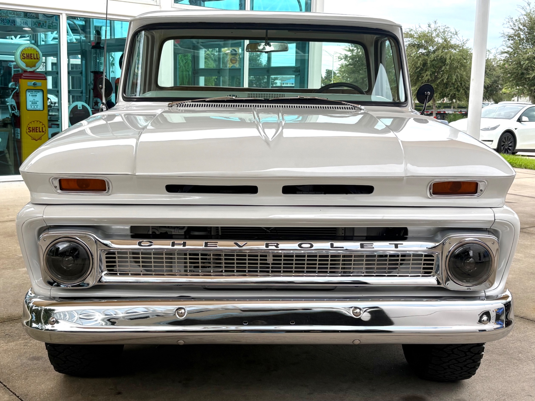 Vehicle photo 2