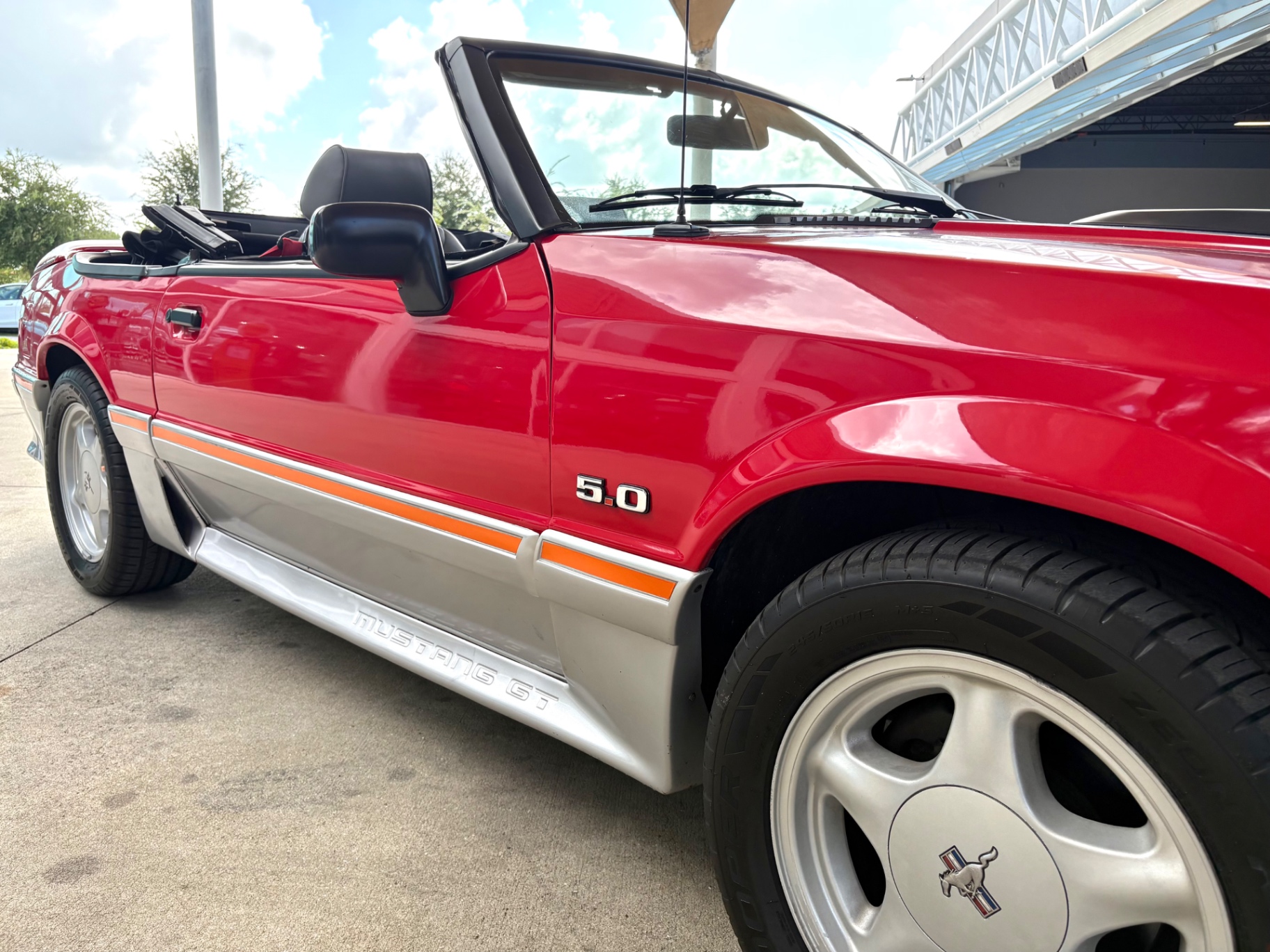 Vehicle photo 18