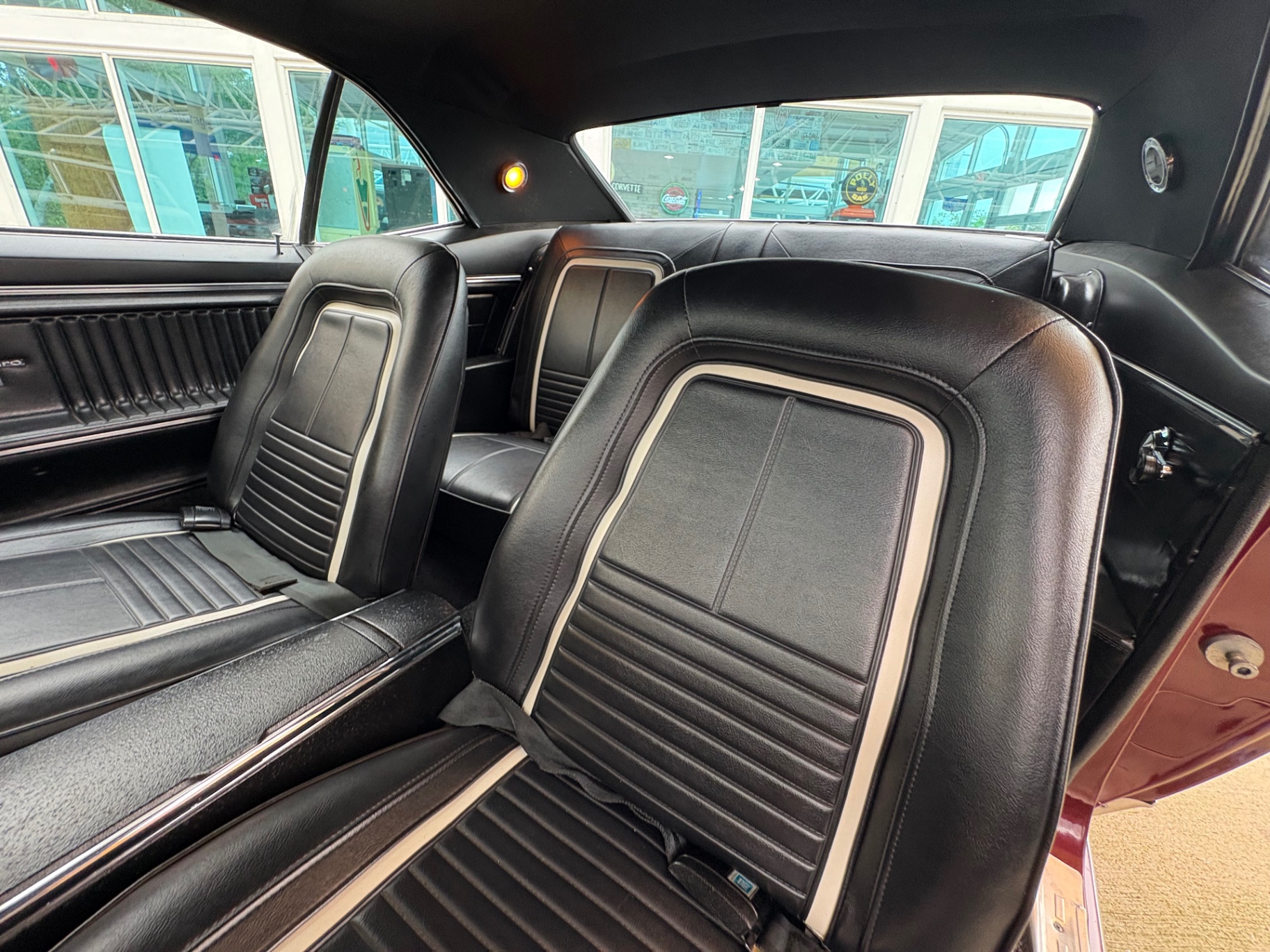 Vehicle photo 34