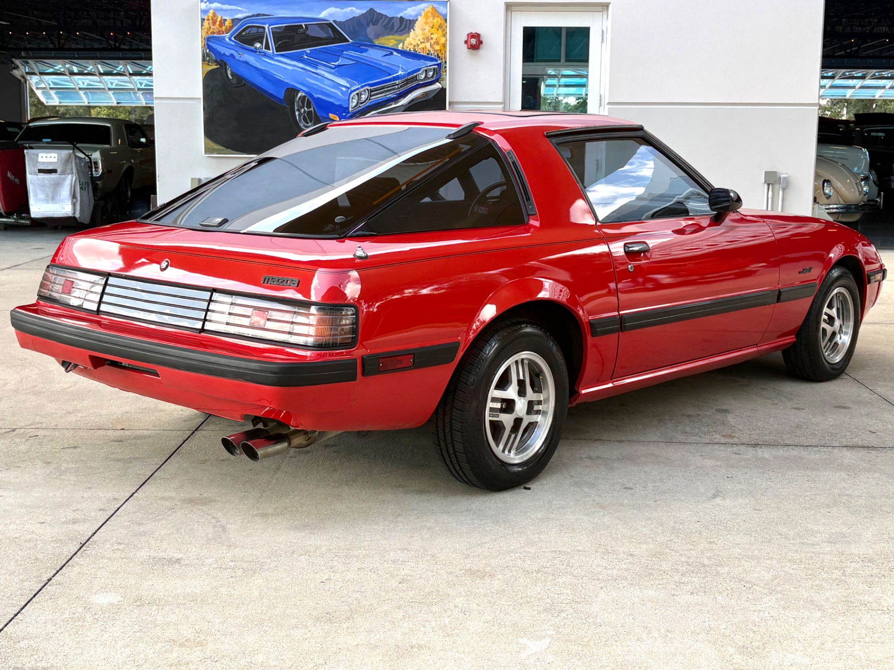 Vehicle photo 7