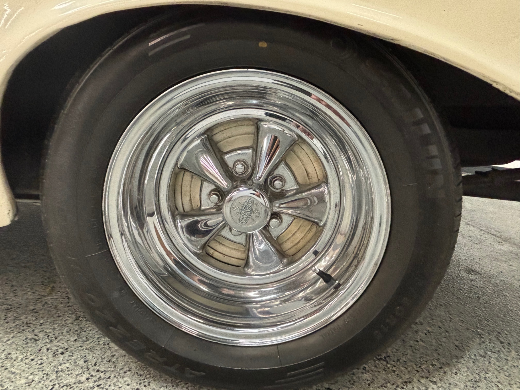 Vehicle photo 11