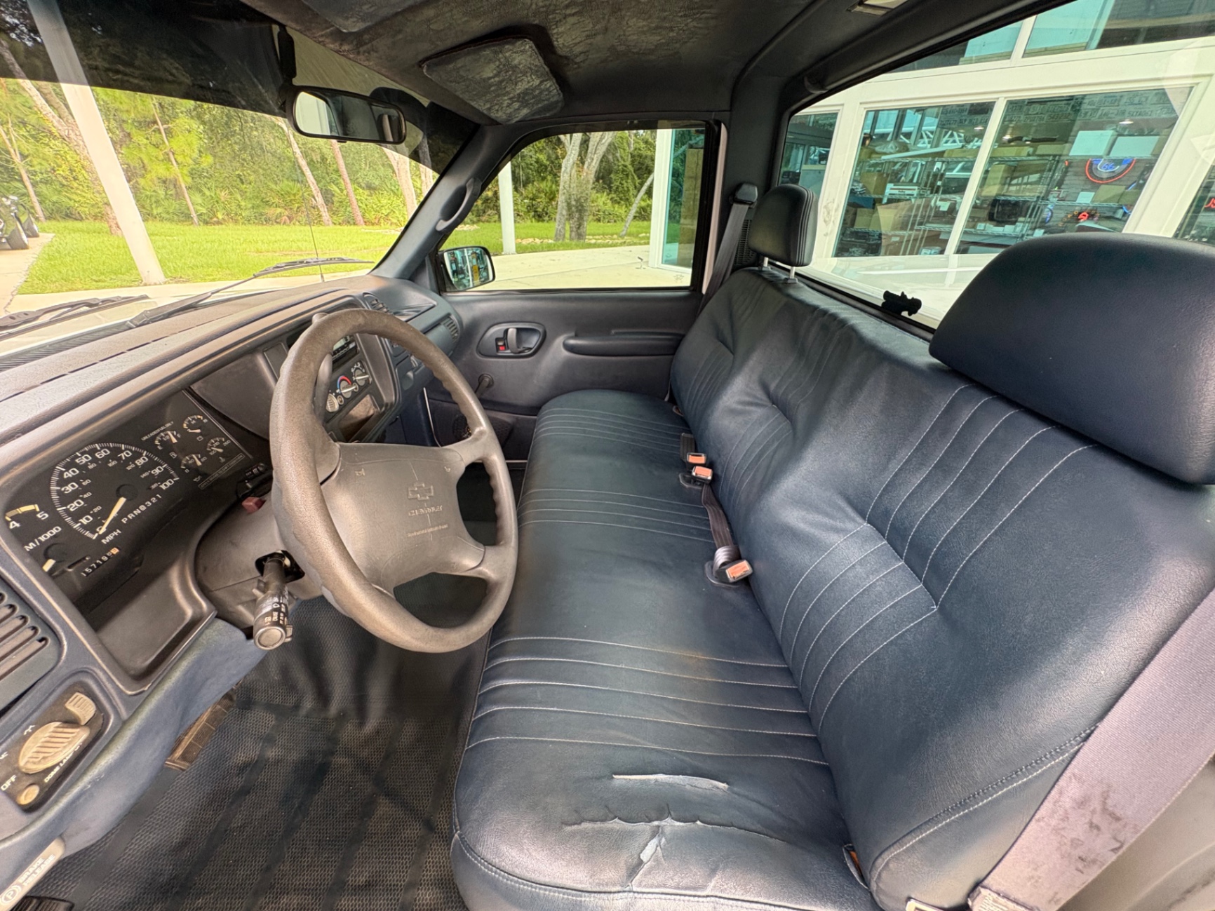 Vehicle photo 32
