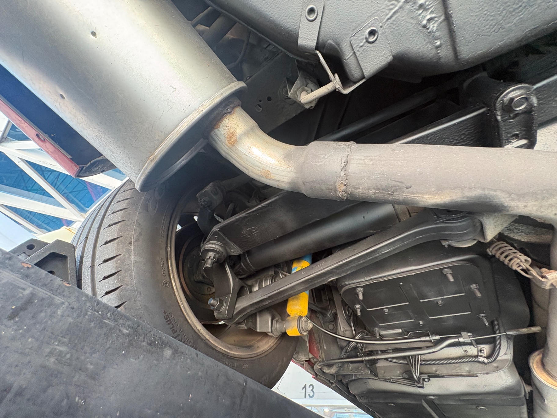 Vehicle photo 43