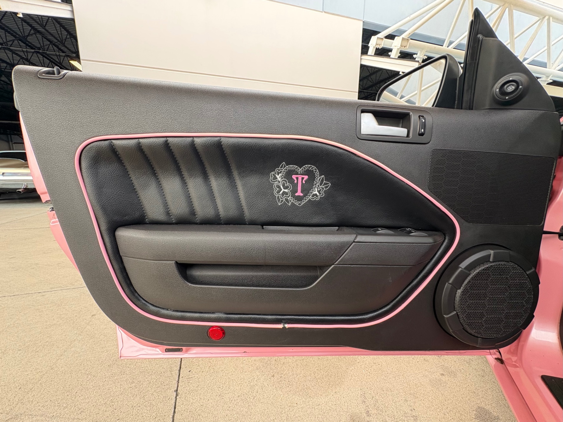 Vehicle photo 37