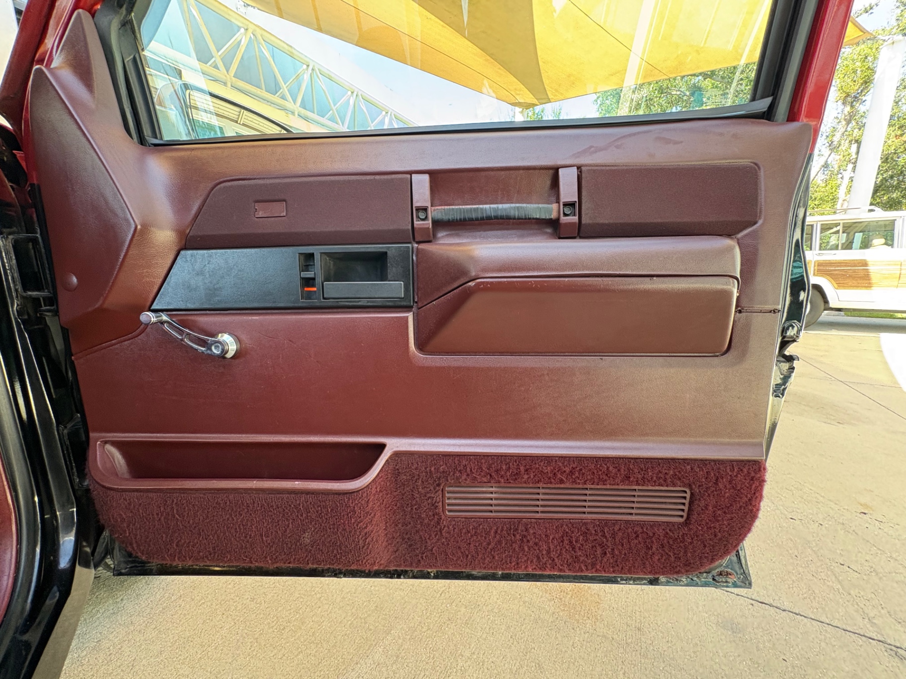 Vehicle photo 32