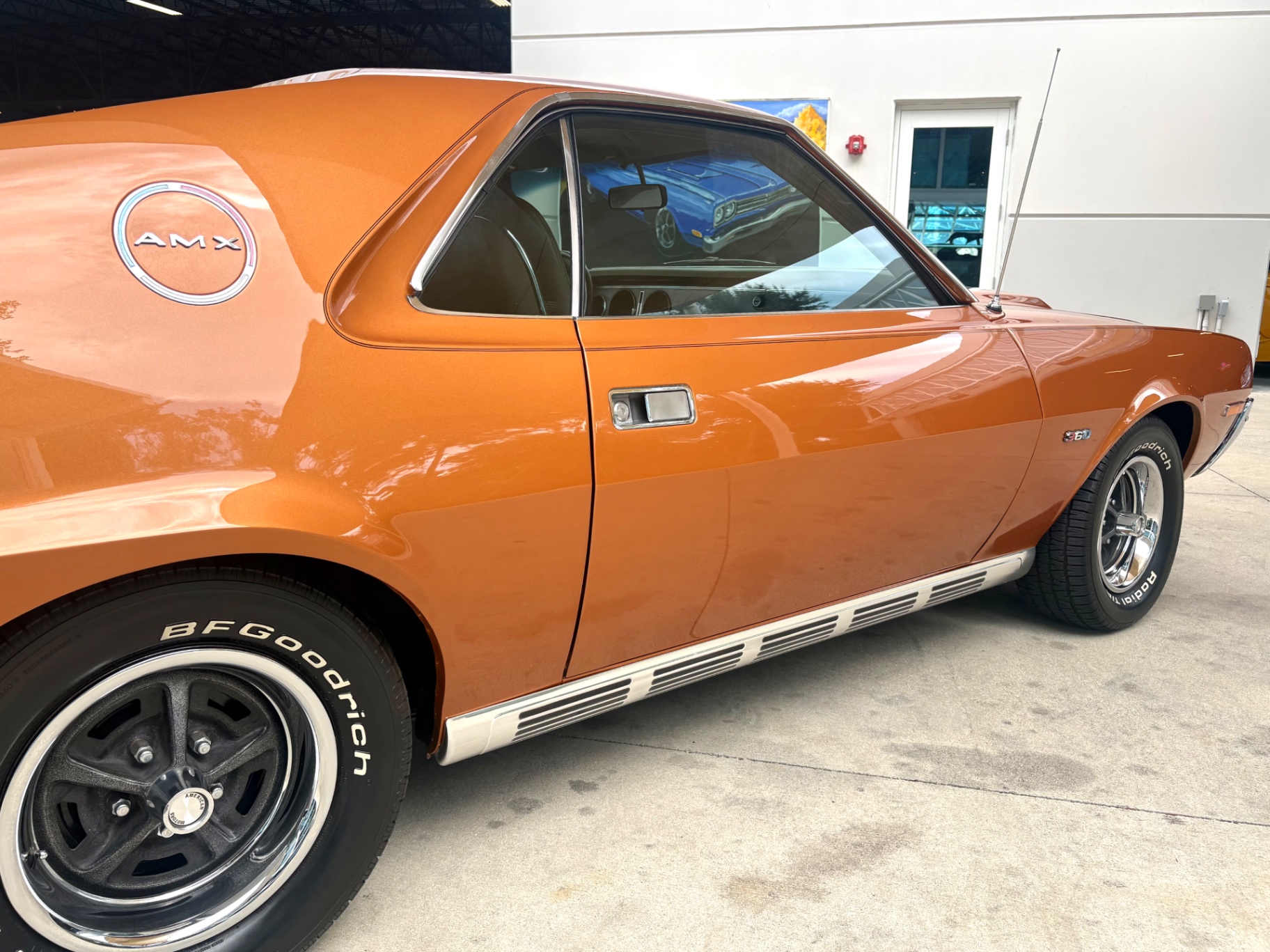 Vehicle photo 17