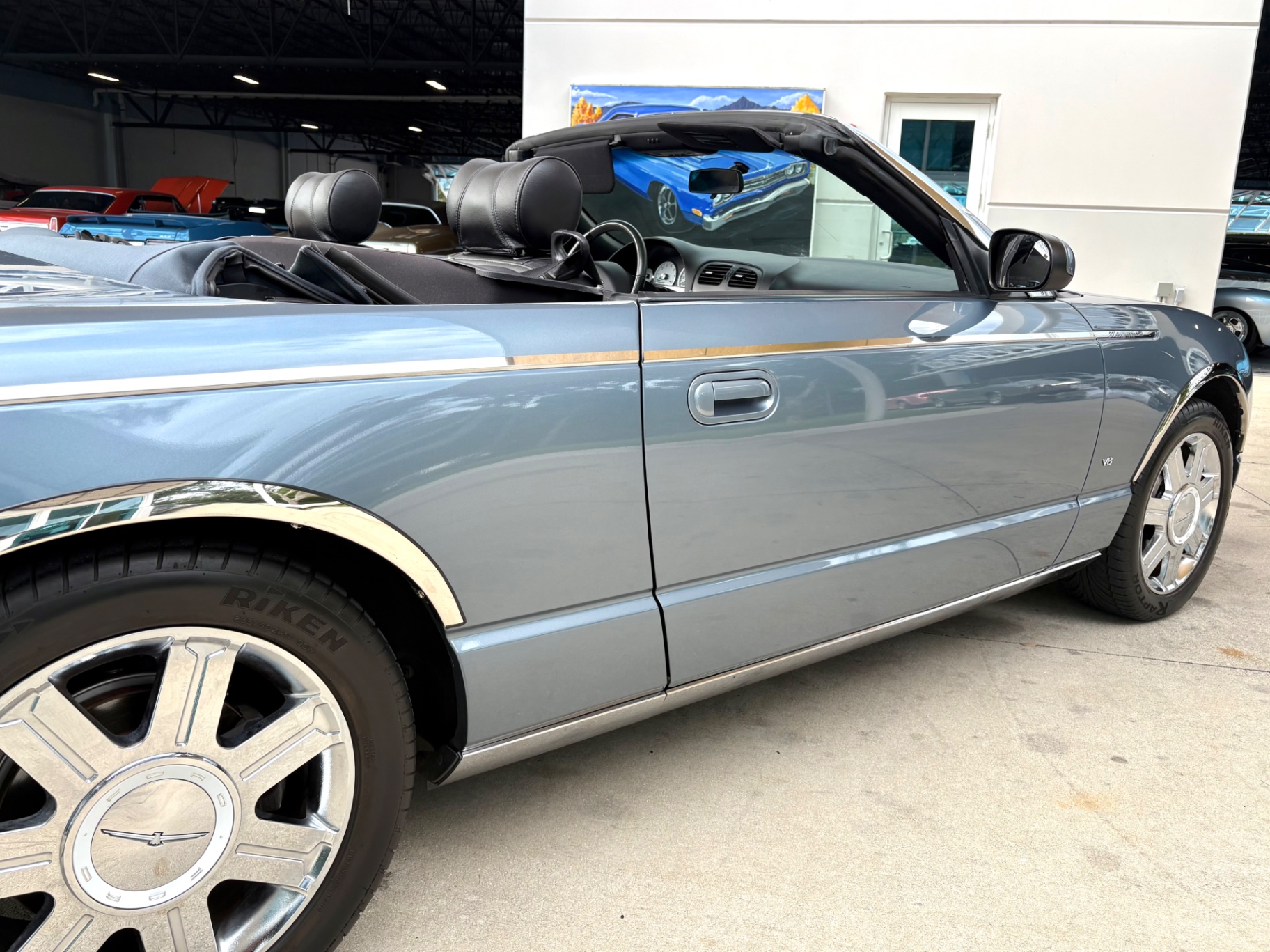 Vehicle photo 17