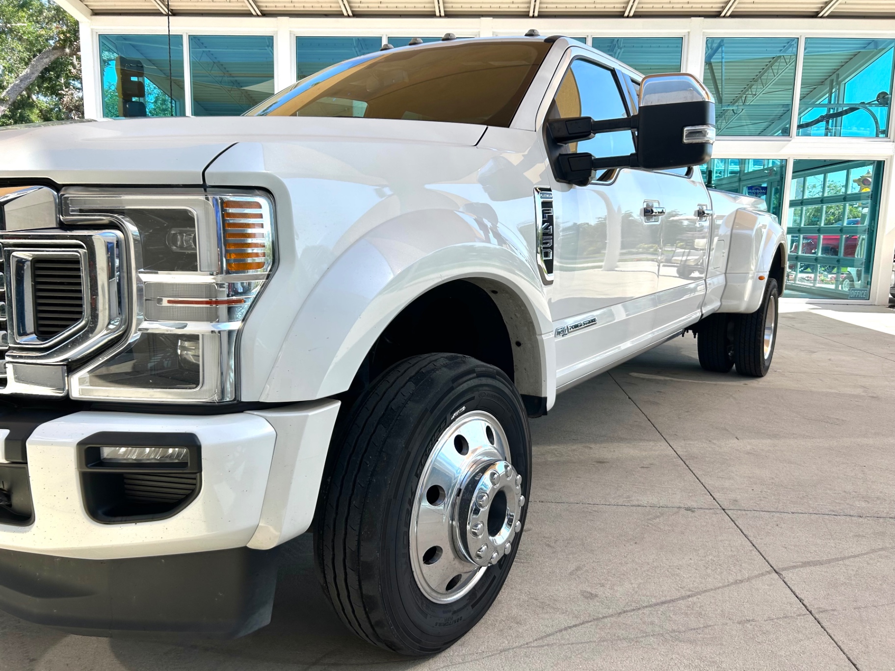 Vehicle photo 11
