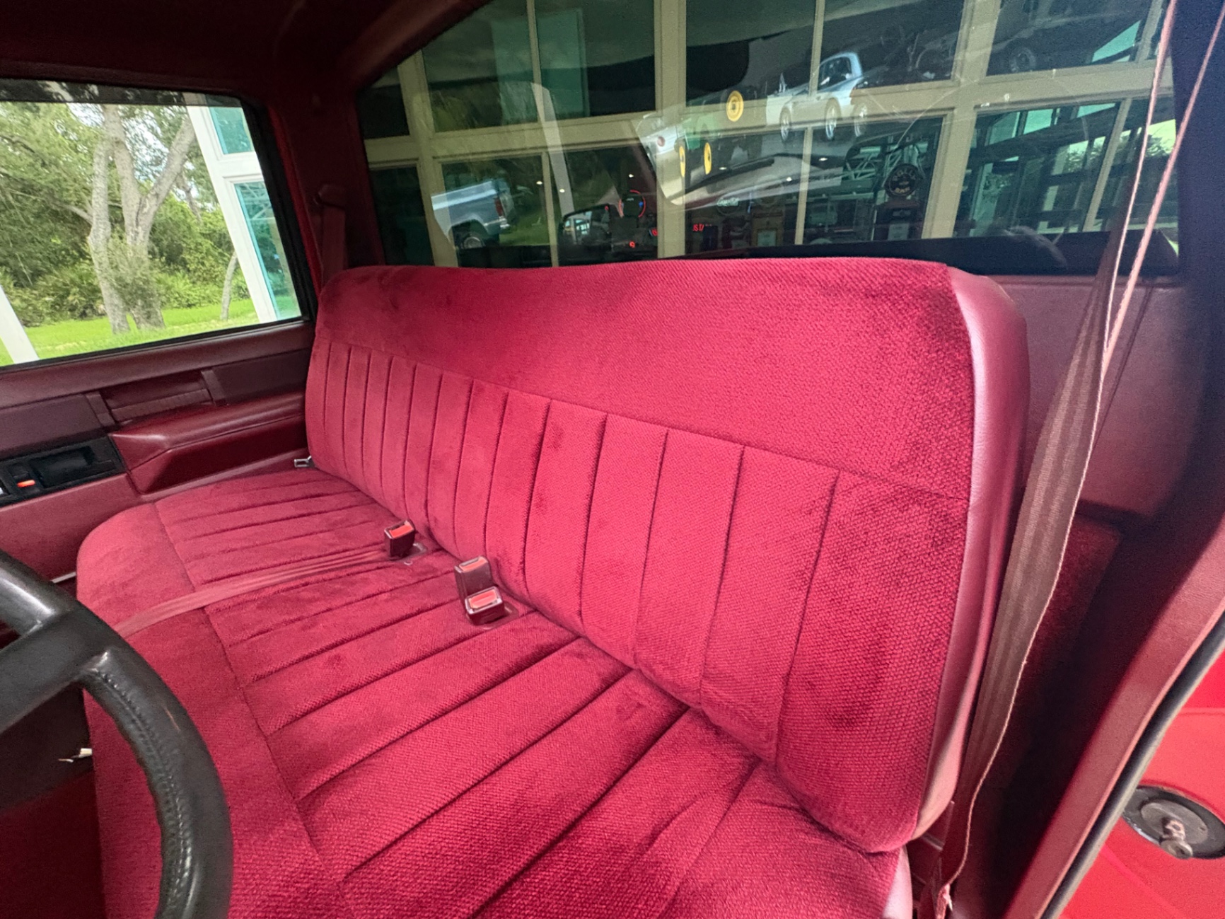 Vehicle photo 32