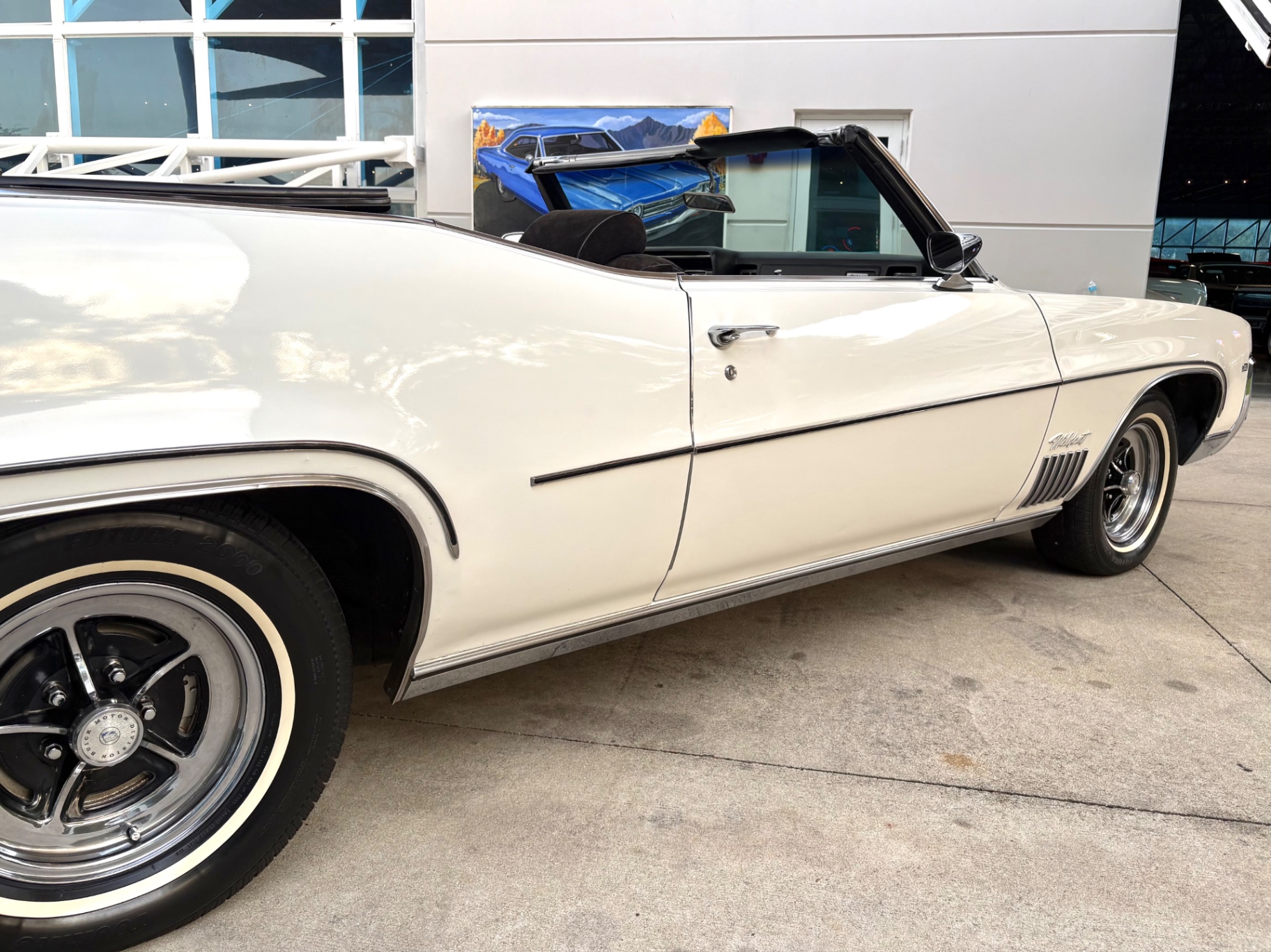 Vehicle photo 17
