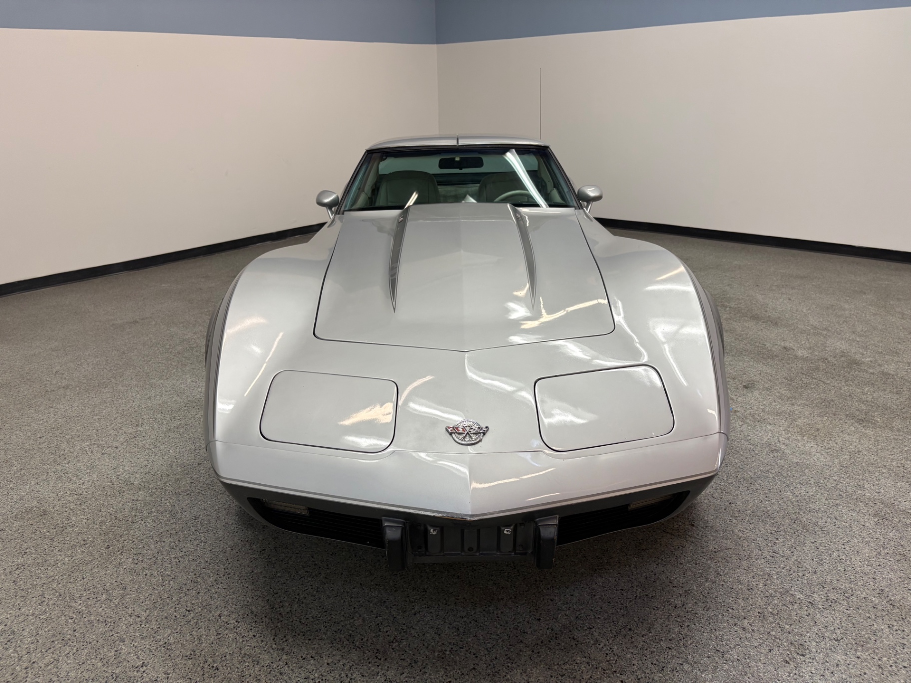 Vehicle photo 2