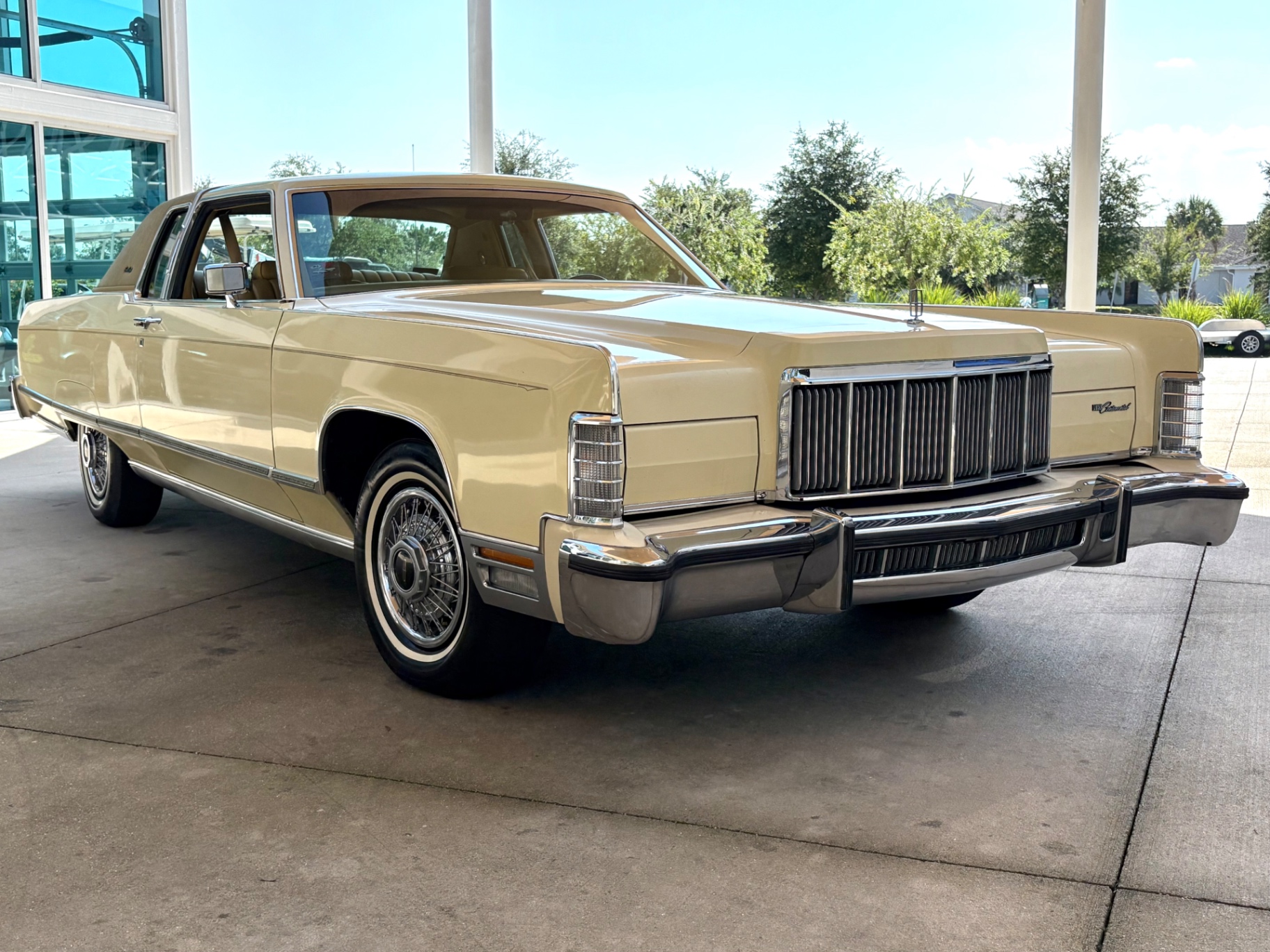 Vehicle photo 4