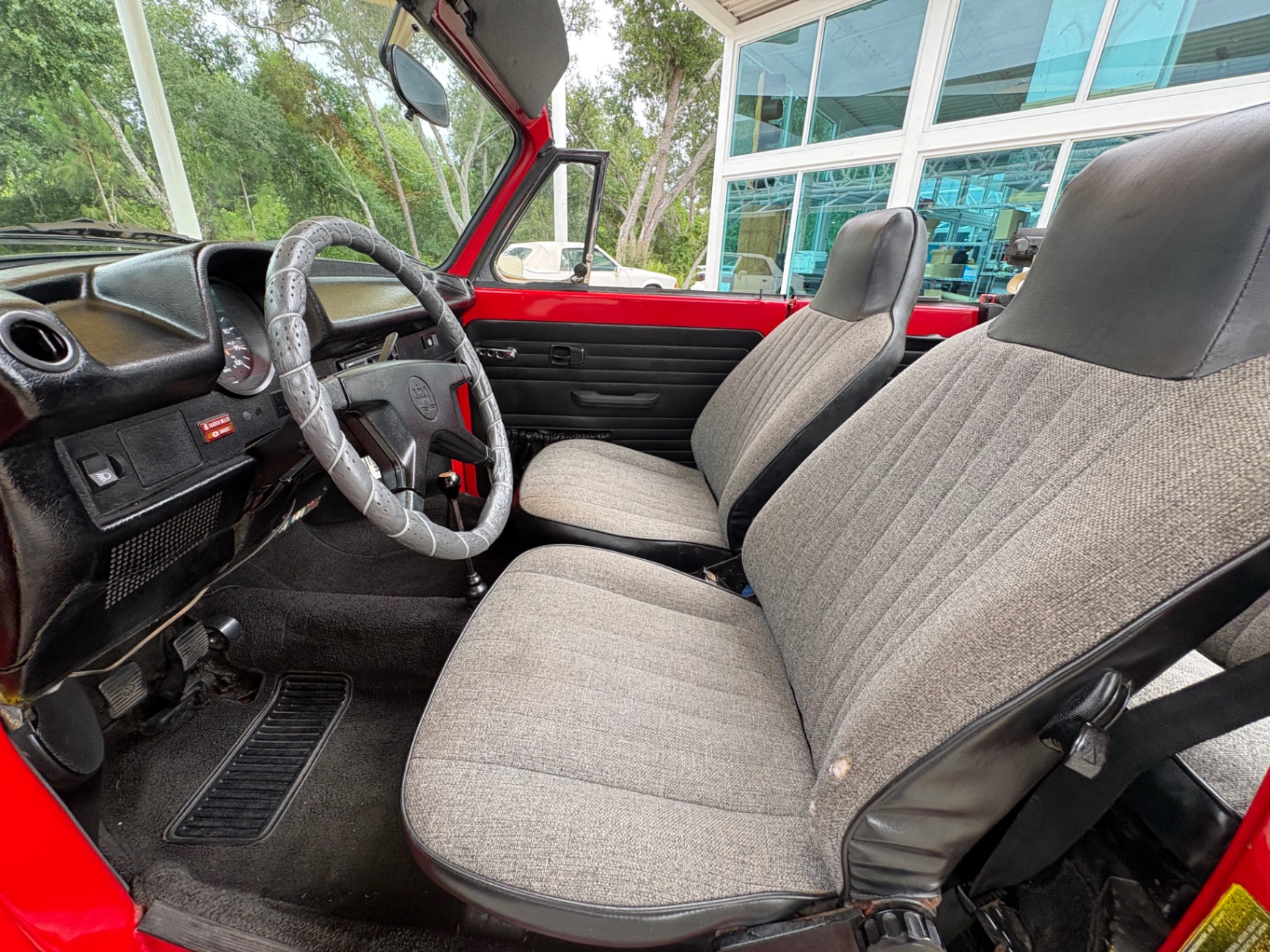 Vehicle photo 35