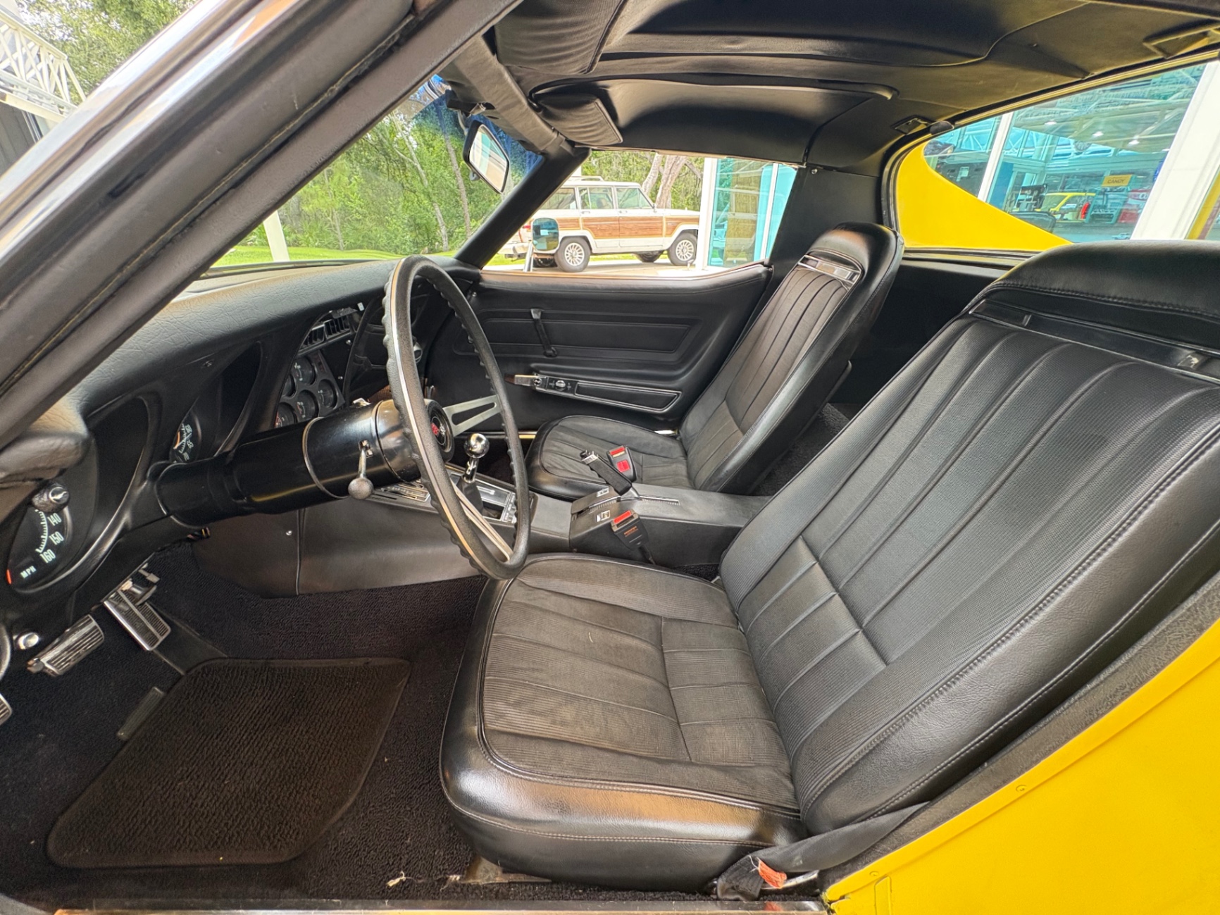 Vehicle photo 32