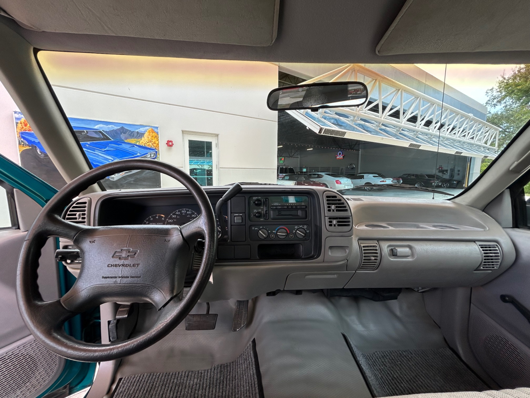 Vehicle photo 32