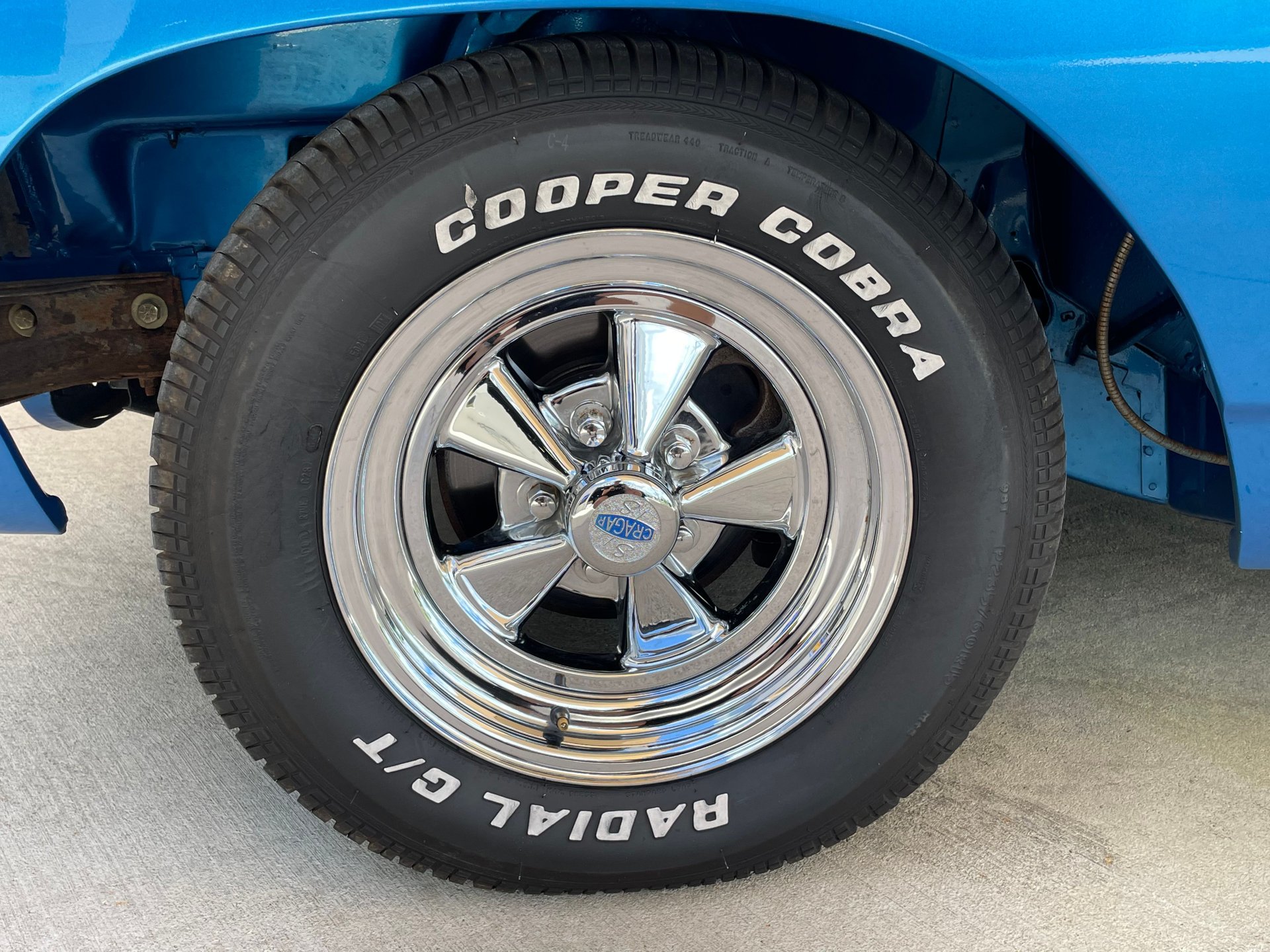 Vehicle photo 12