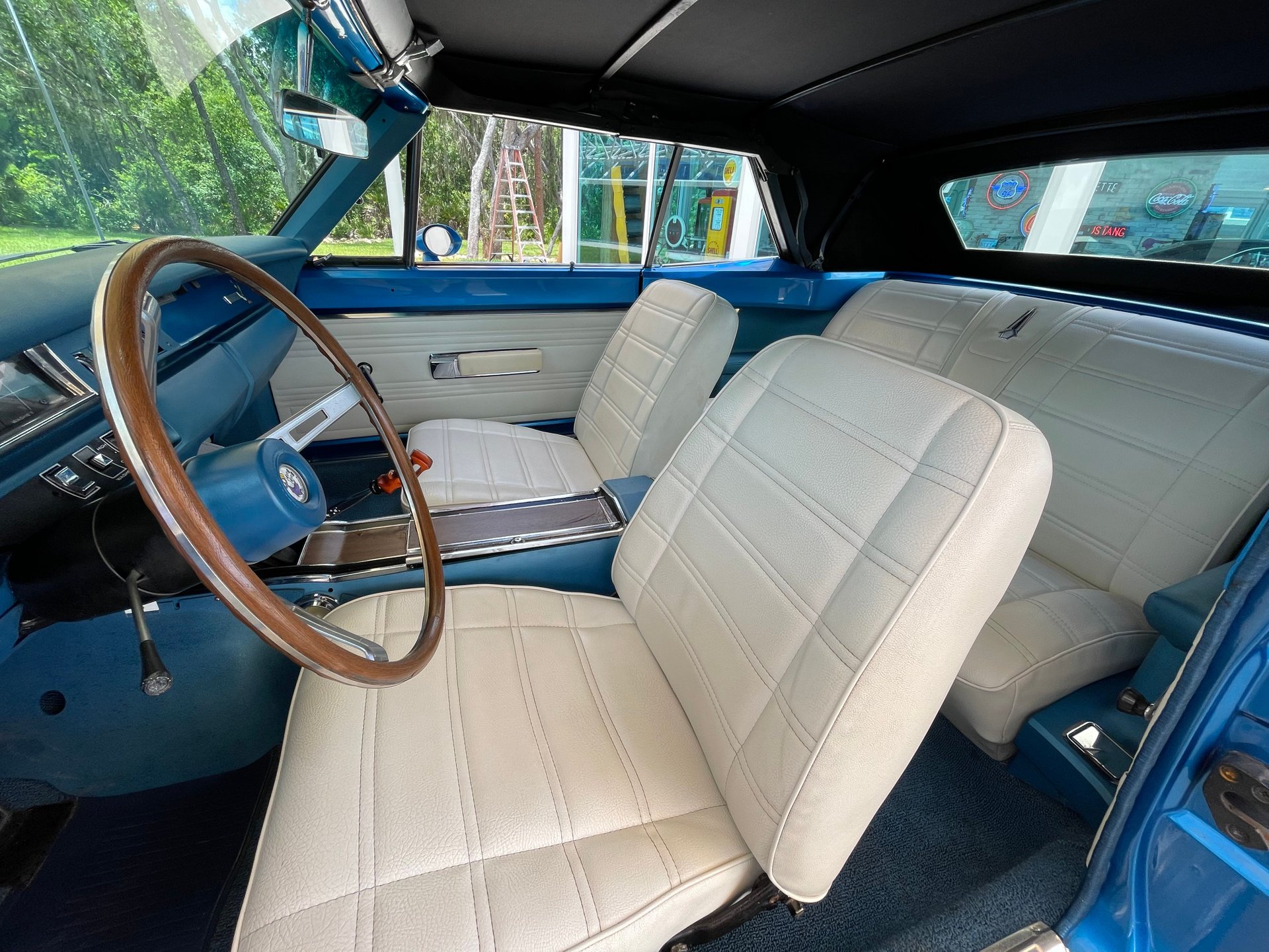 Vehicle photo 20