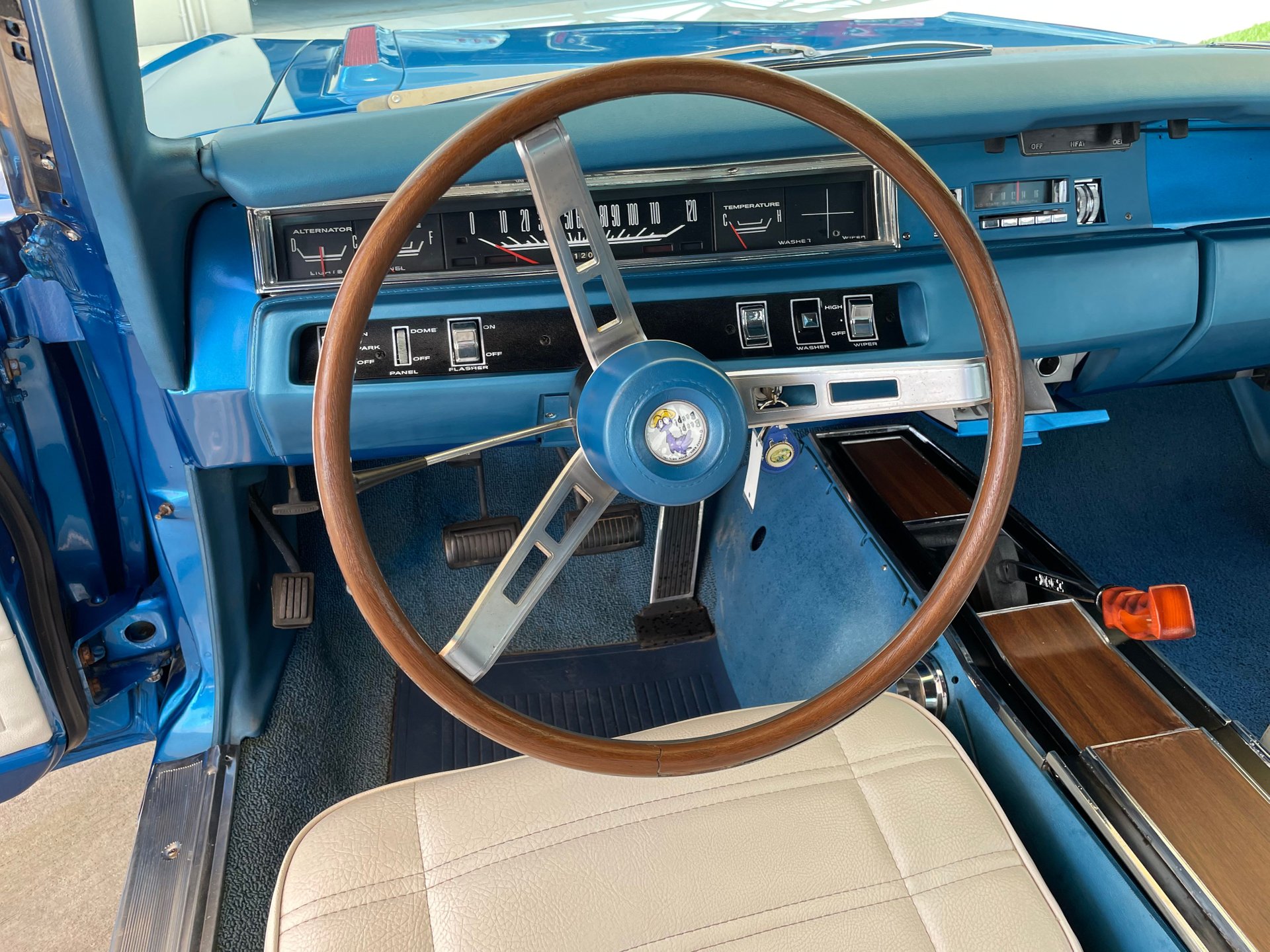 Vehicle photo 21