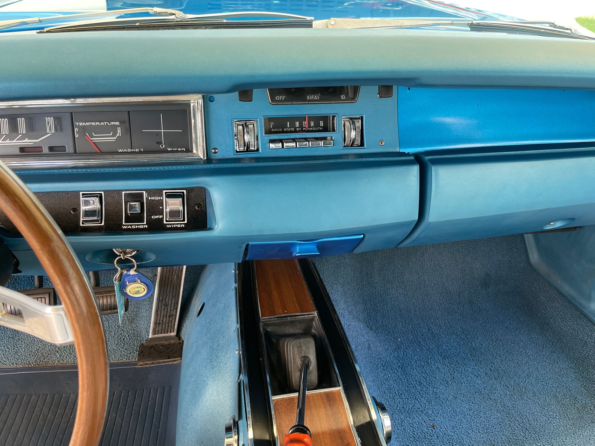 Vehicle photo 23