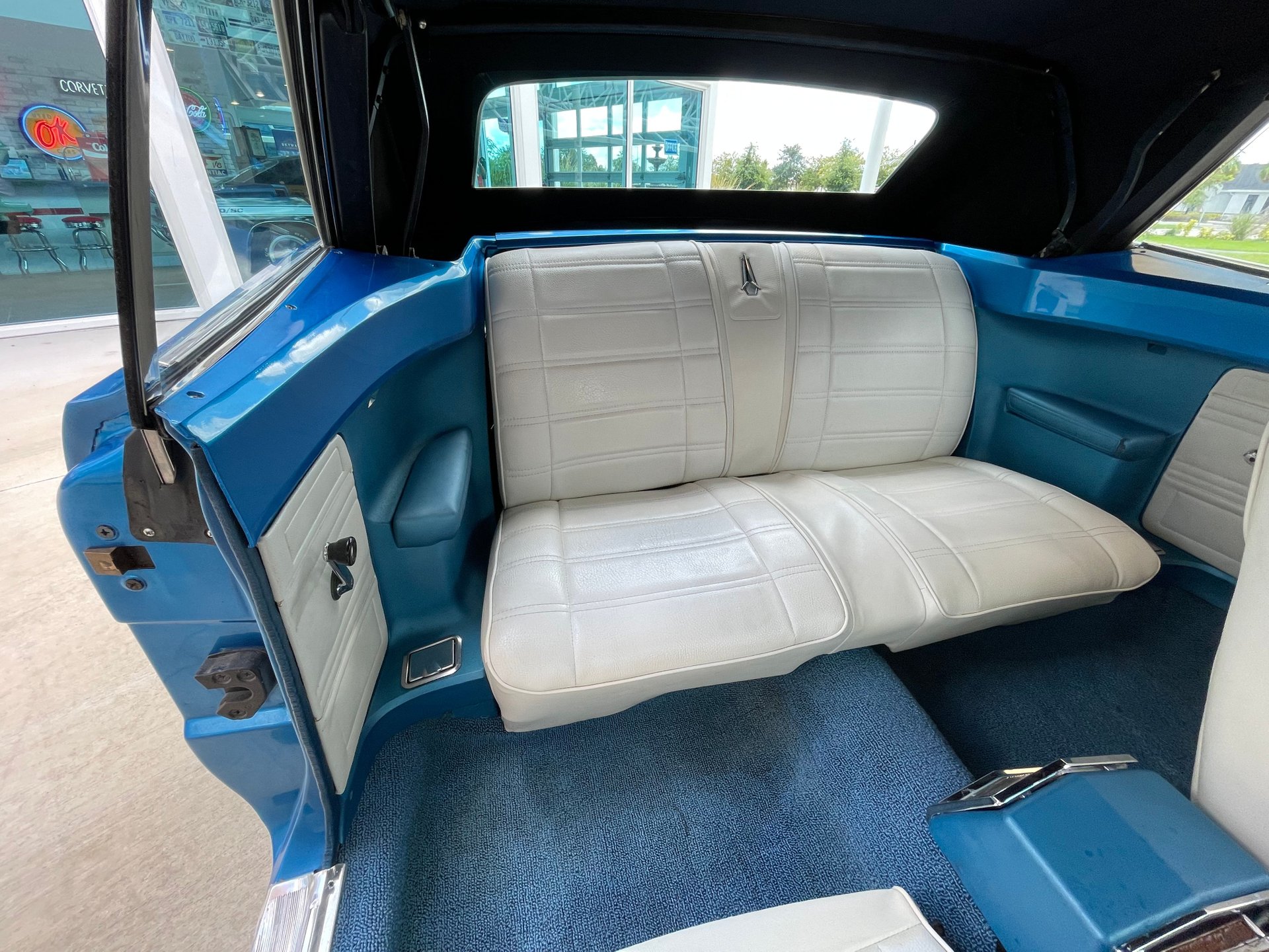 Vehicle photo 31