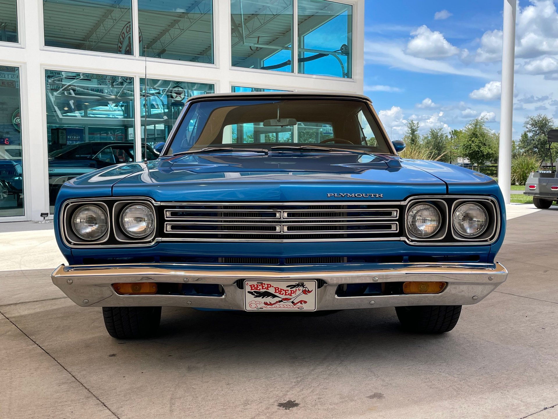 Vehicle photo 5