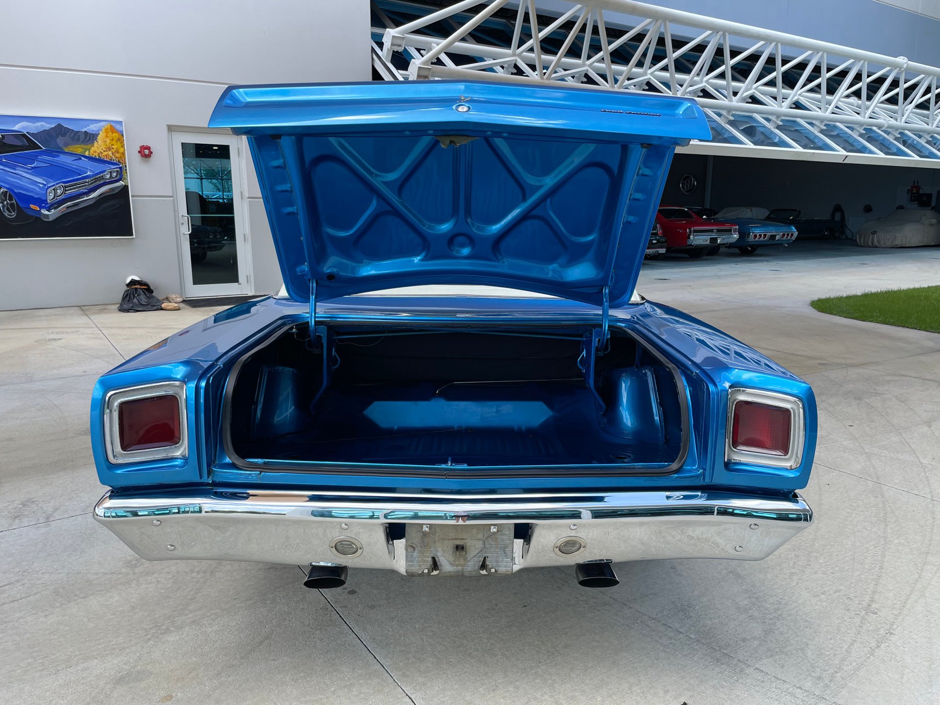 Vehicle photo 33