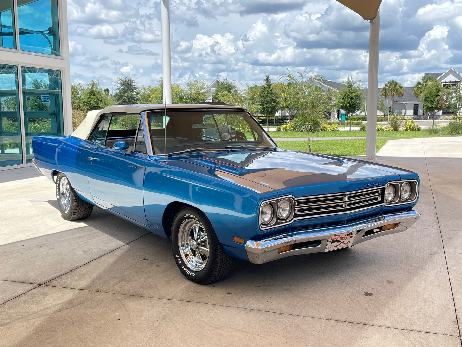Vehicle photo 6