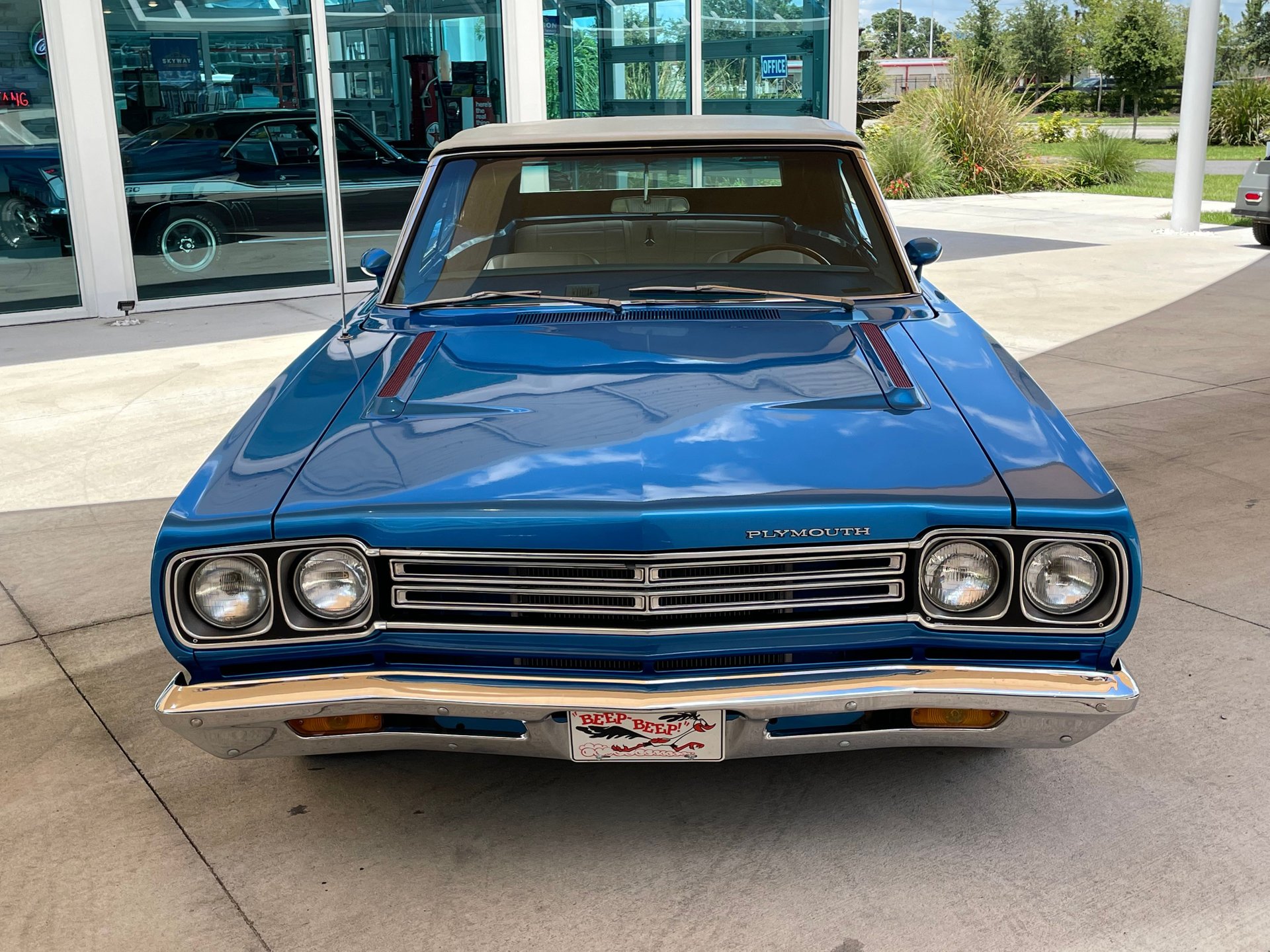 Vehicle photo 7