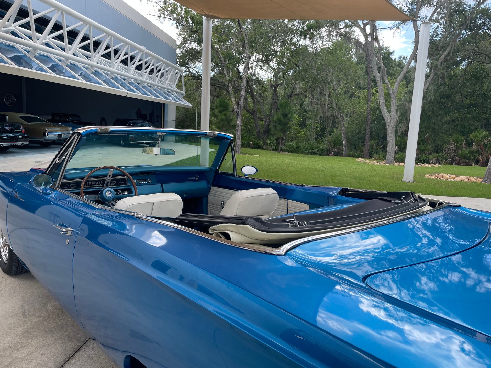 Vehicle photo 53