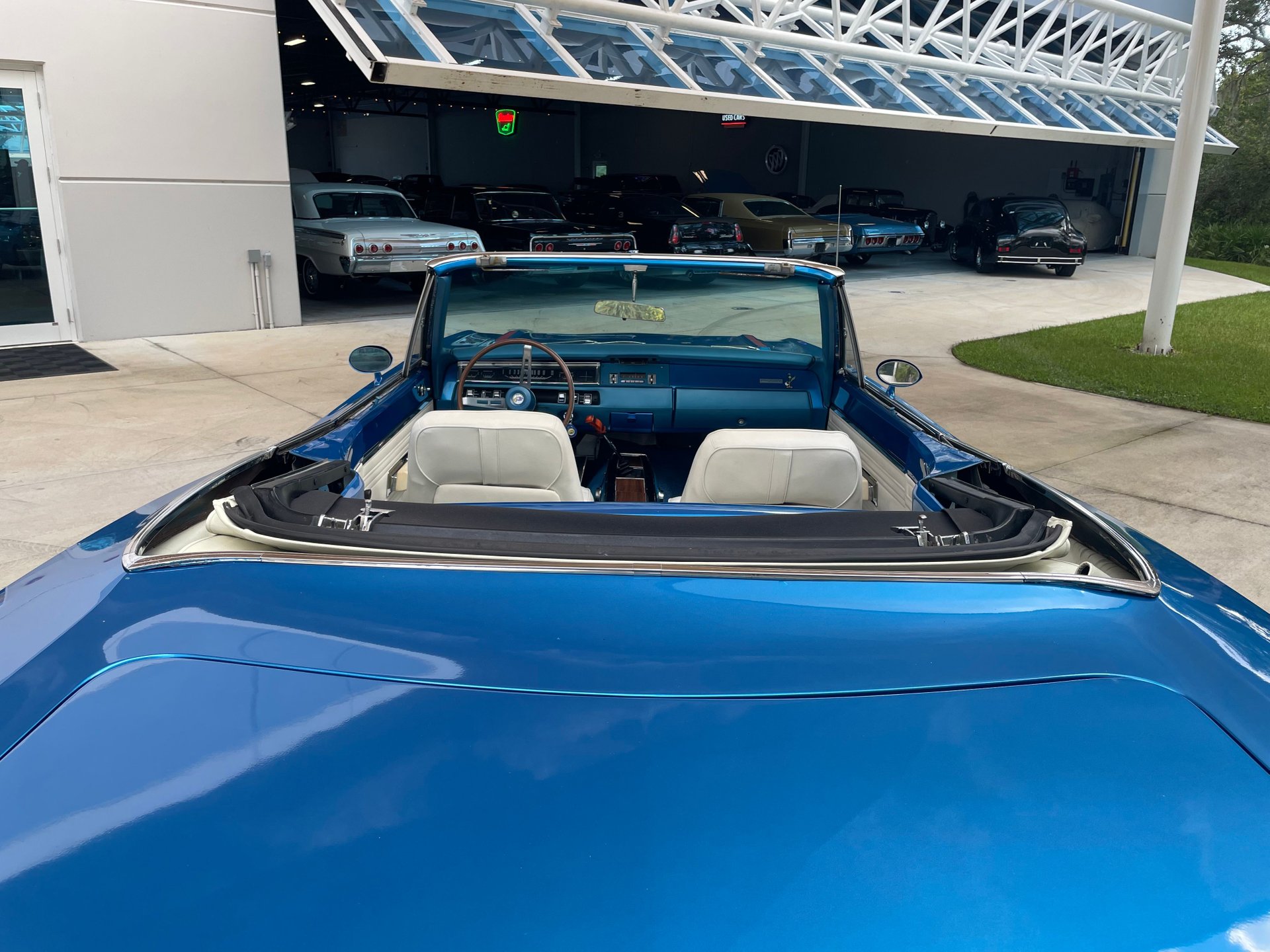 Vehicle photo 54