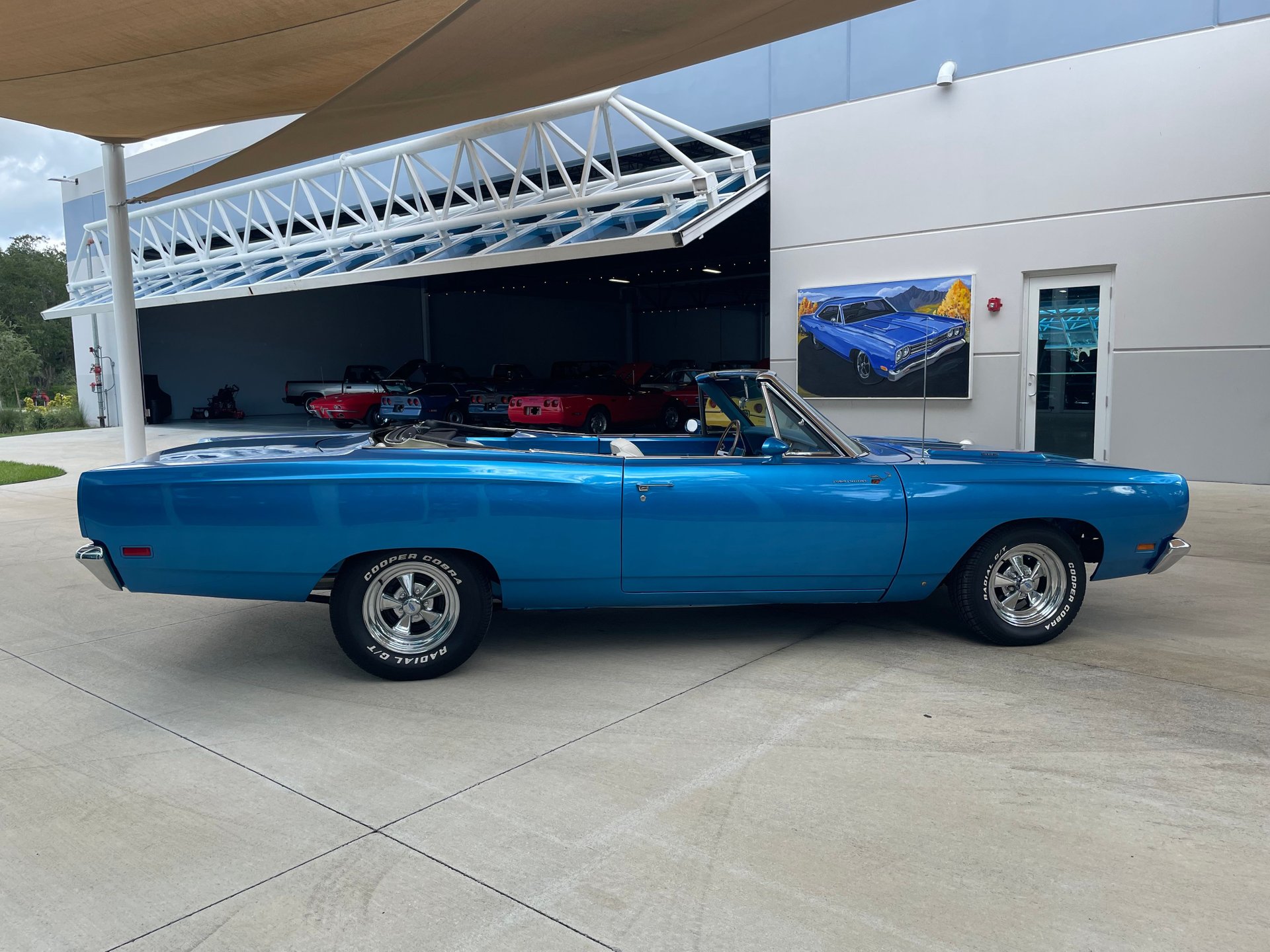 Vehicle photo 56