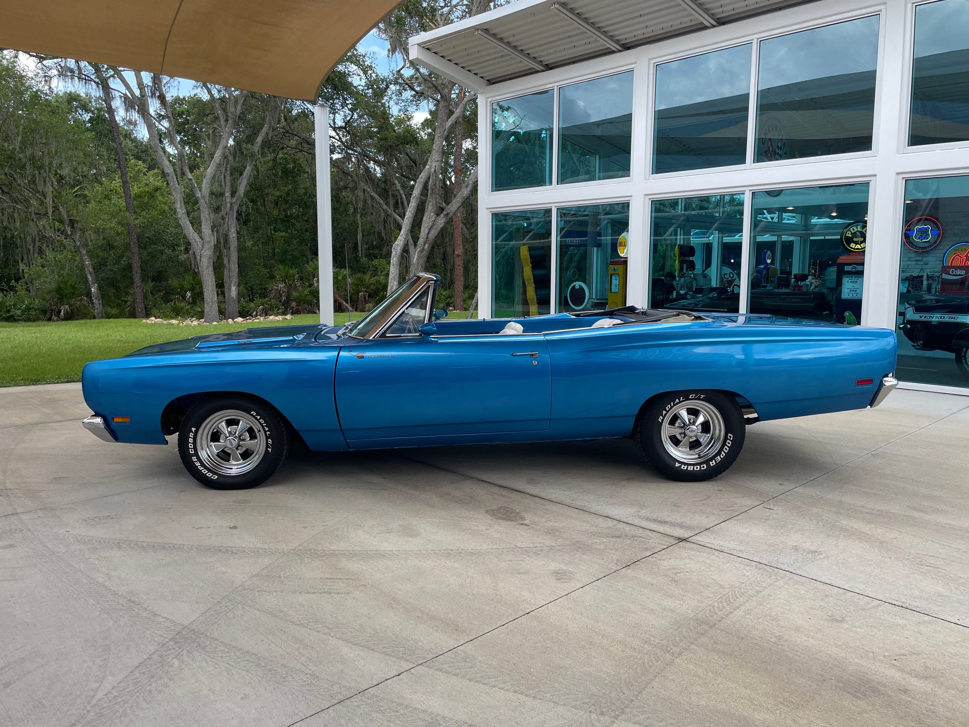 Vehicle photo 57