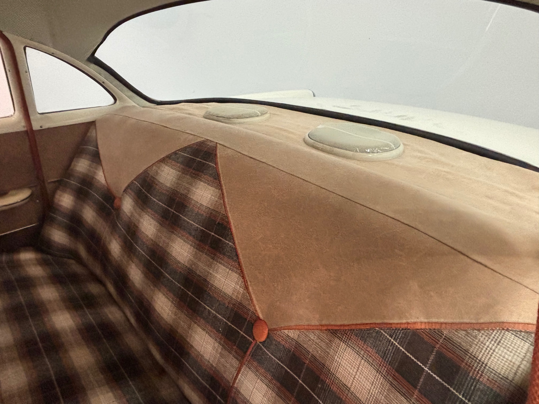 Vehicle photo 28