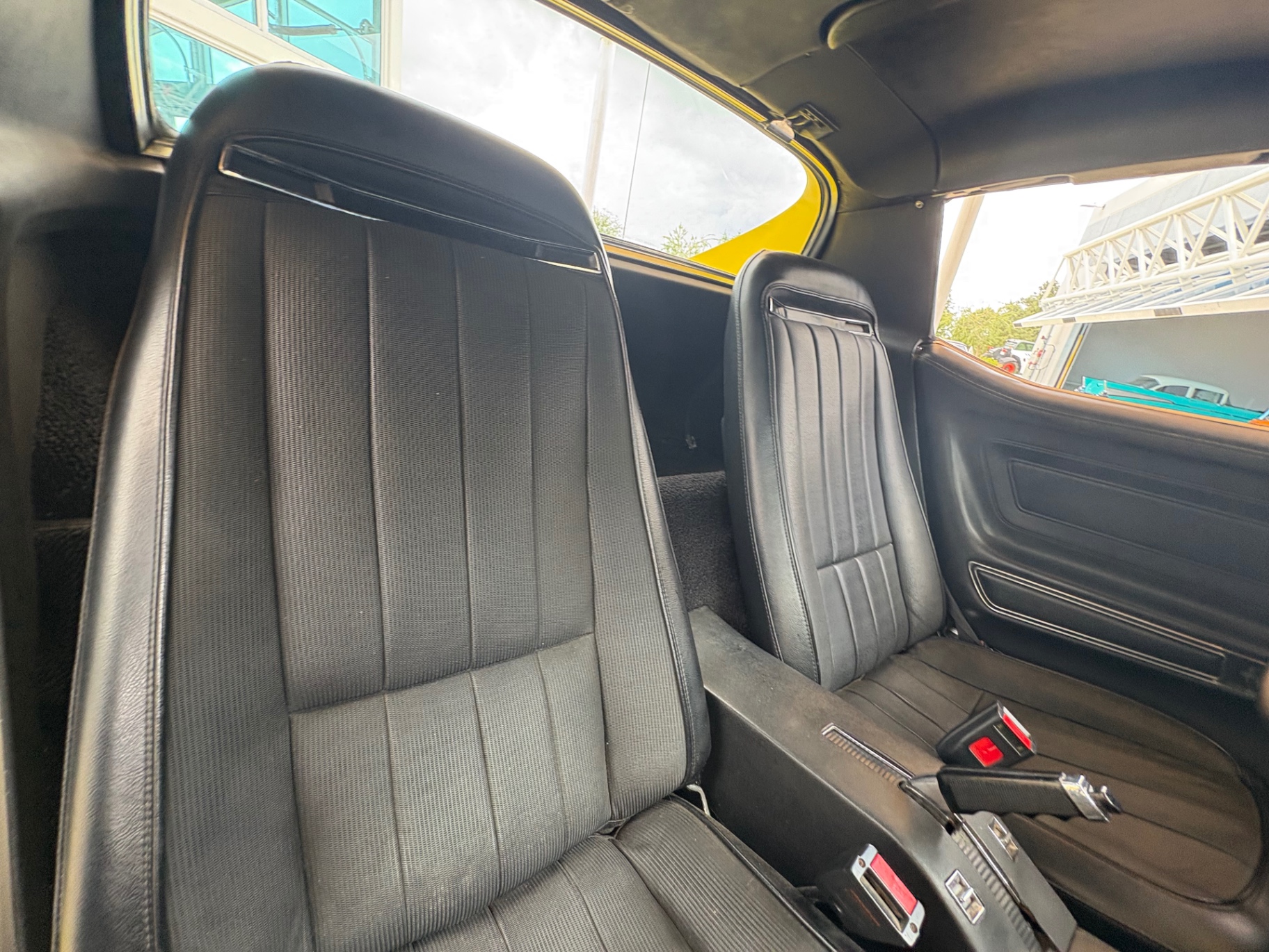 Vehicle photo 38