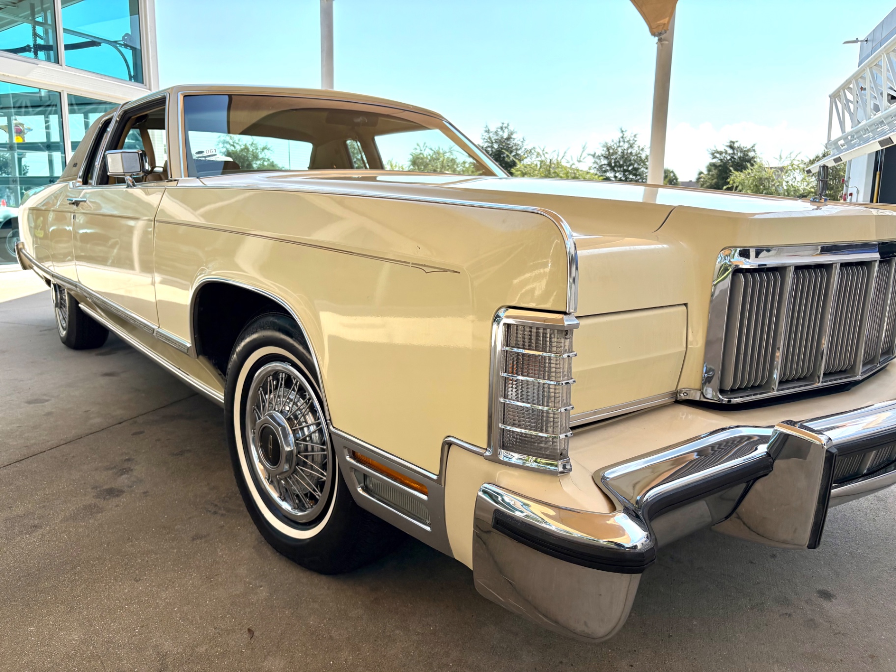 Vehicle photo 21