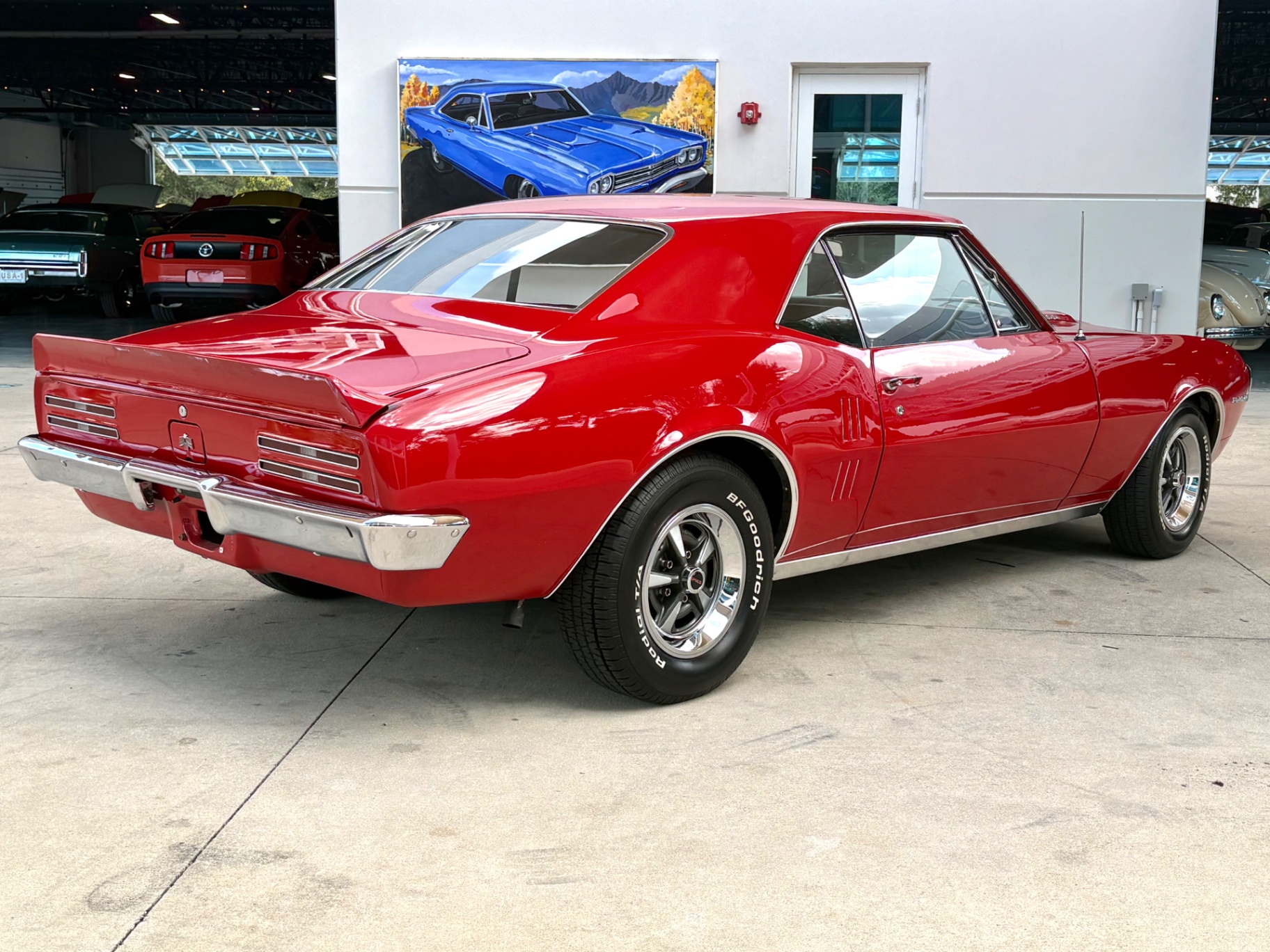 Vehicle photo 6