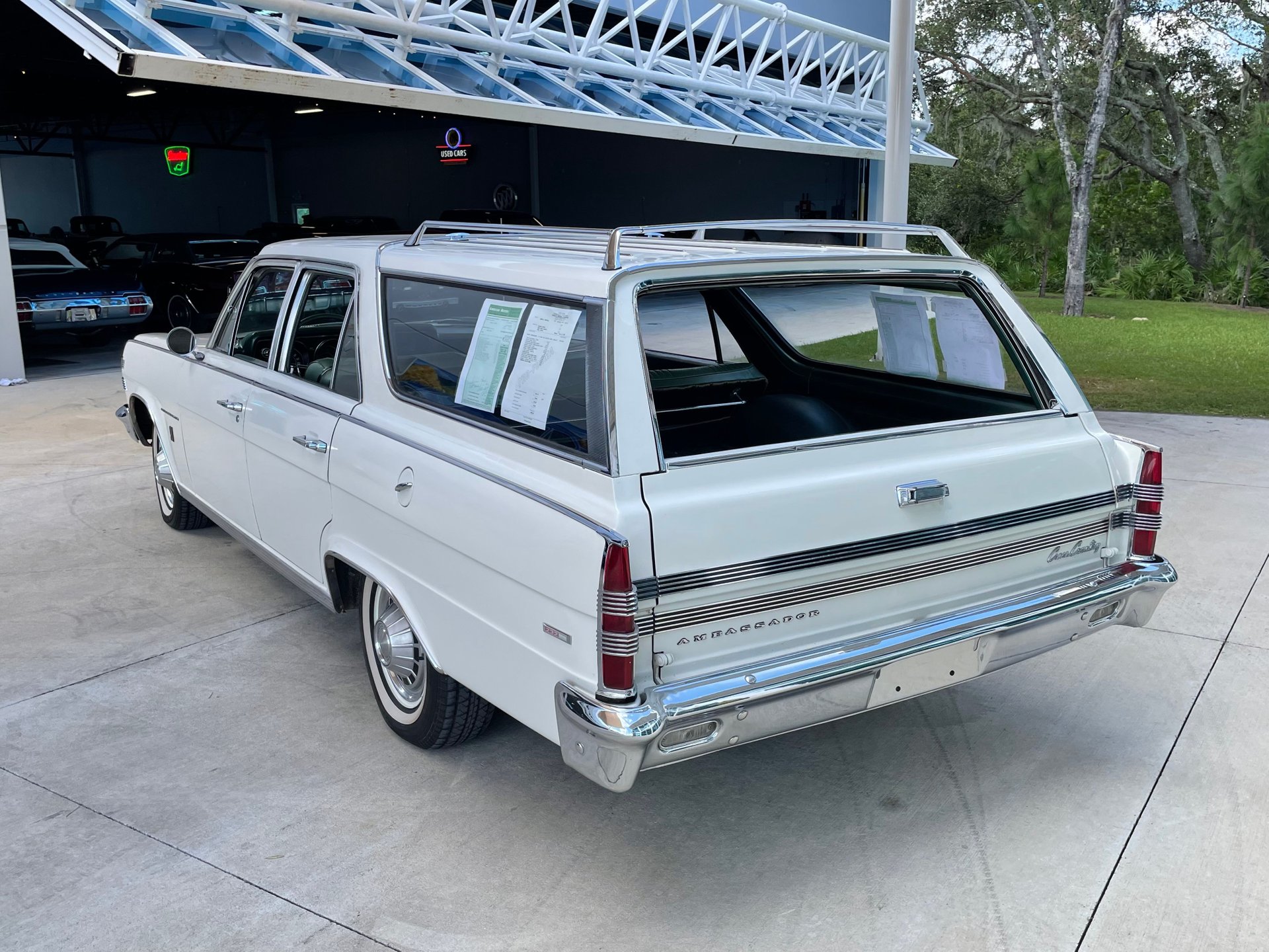 Vehicle photo 15