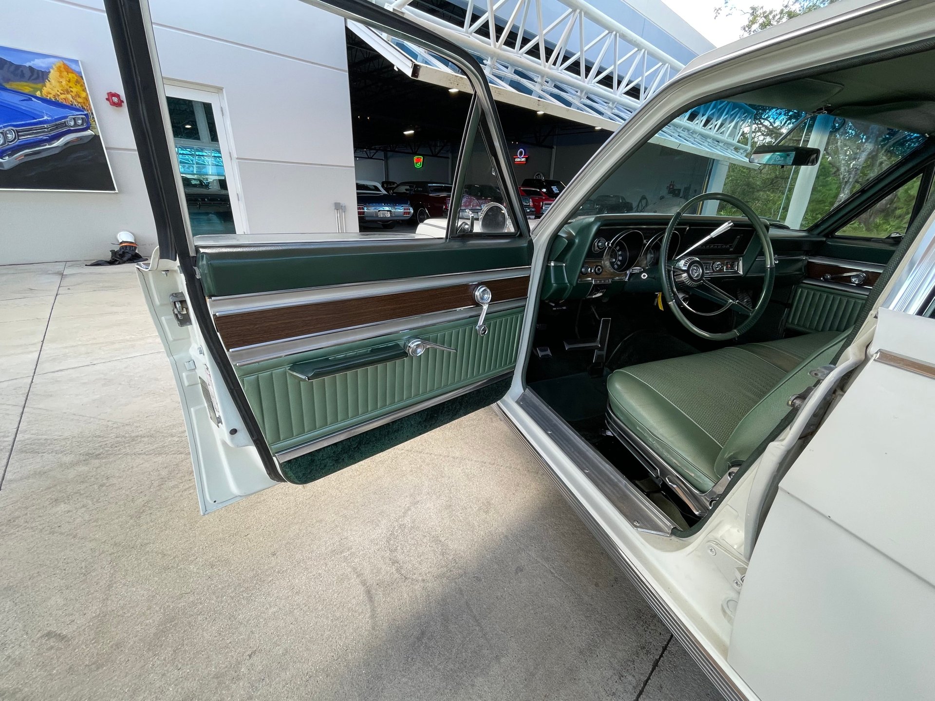 Vehicle photo 16