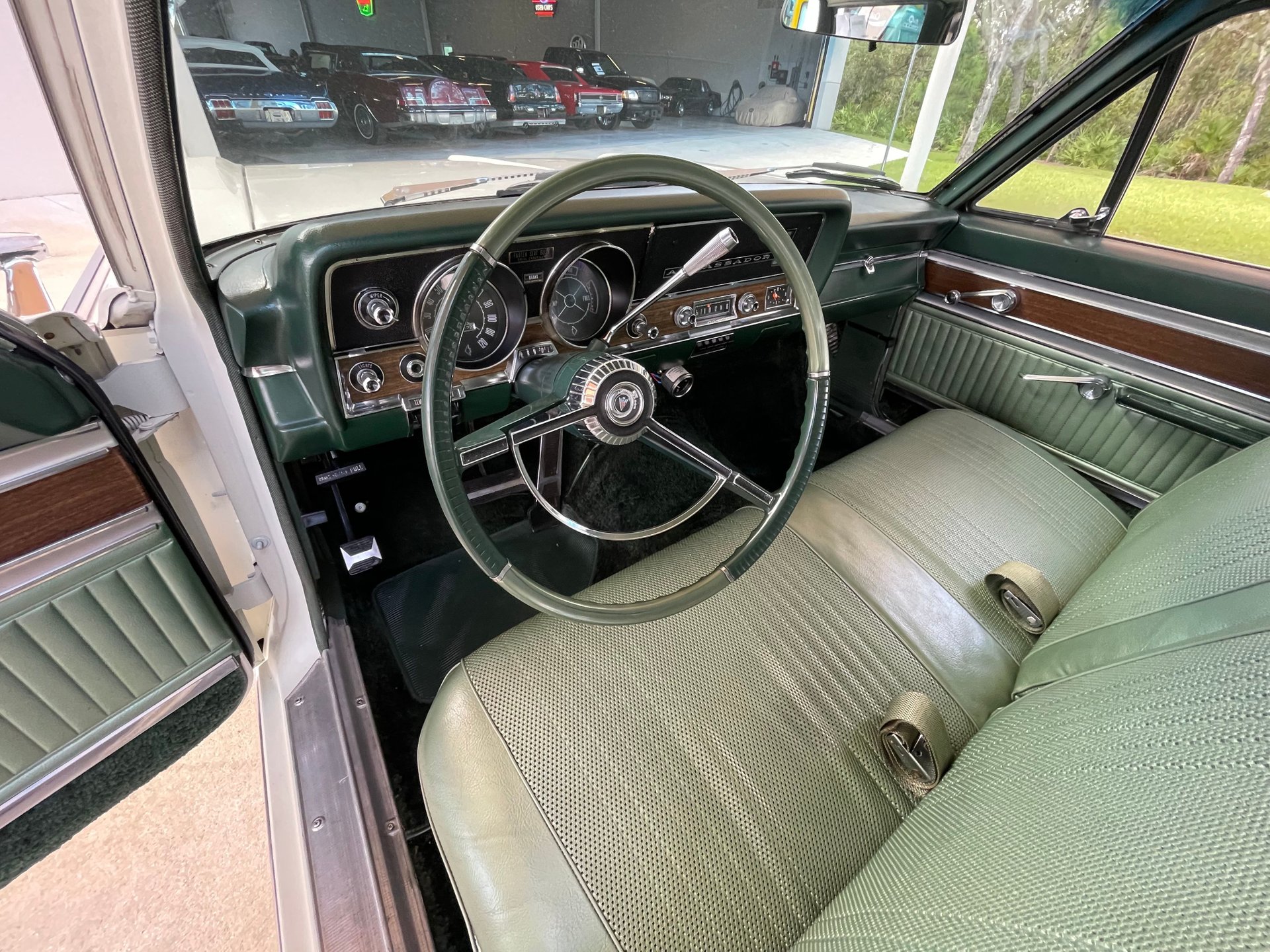 Vehicle photo 20