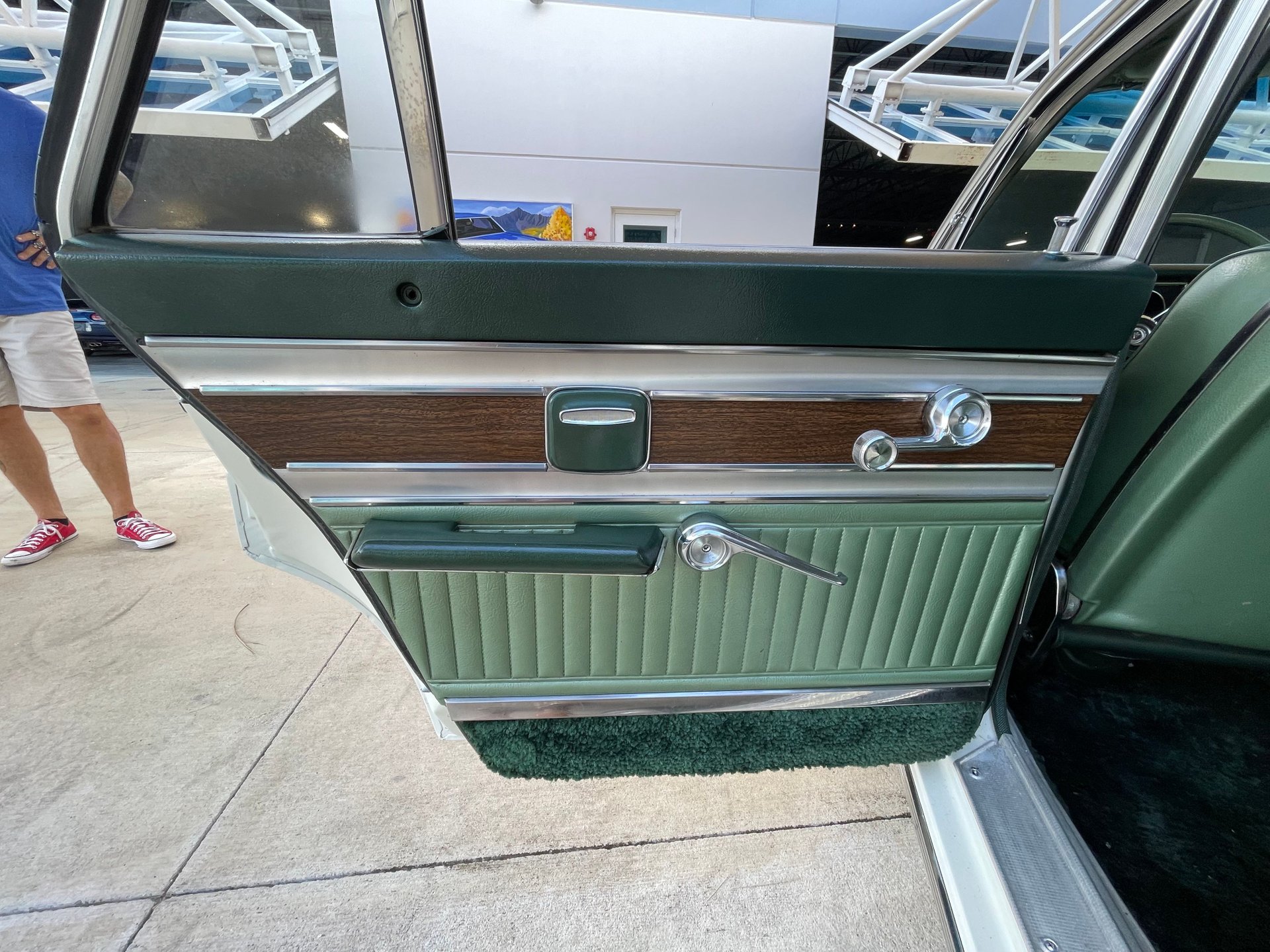 Vehicle photo 28