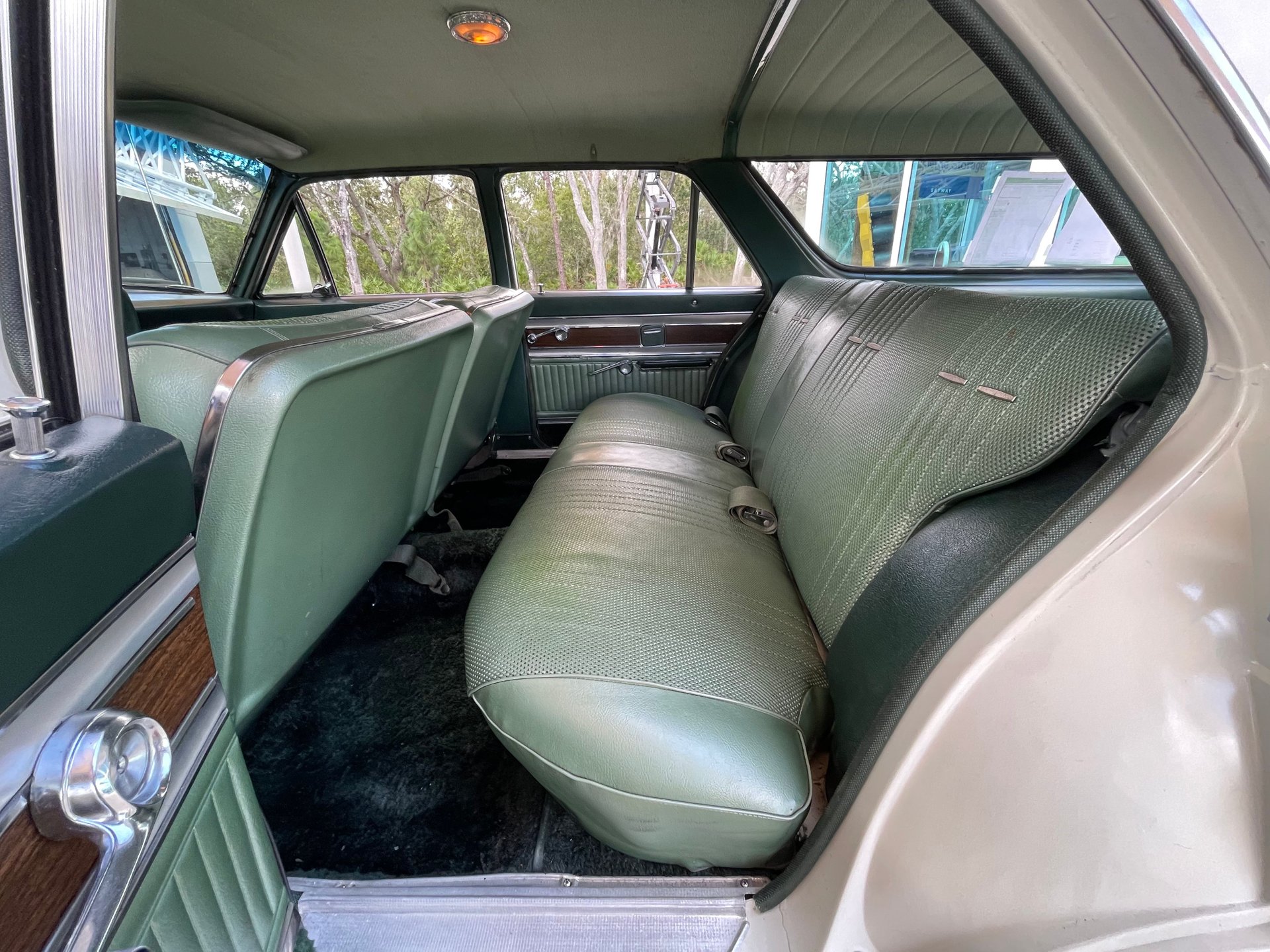 Vehicle photo 29