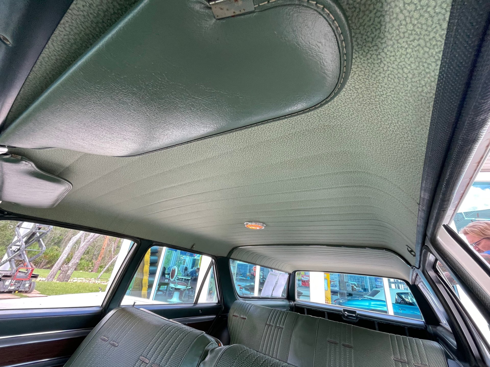 Vehicle photo 30